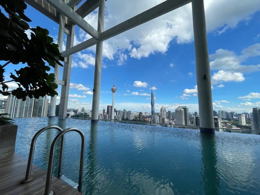 The Luxe & The Colony Infinitum by Romeo Bnb