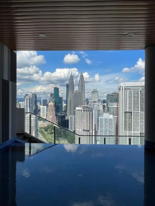 The Luxe & The Colony Infinitum by Romeo Bnb