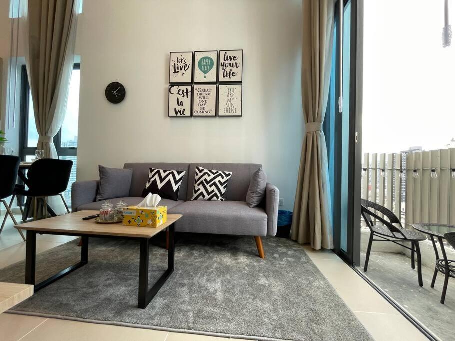 The Luxe & The Colony Infinitum by Romeo Bnb