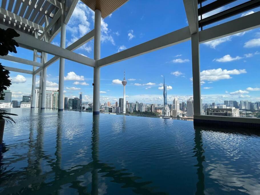 The Luxe & The Colony Infinitum by Romeo Bnb