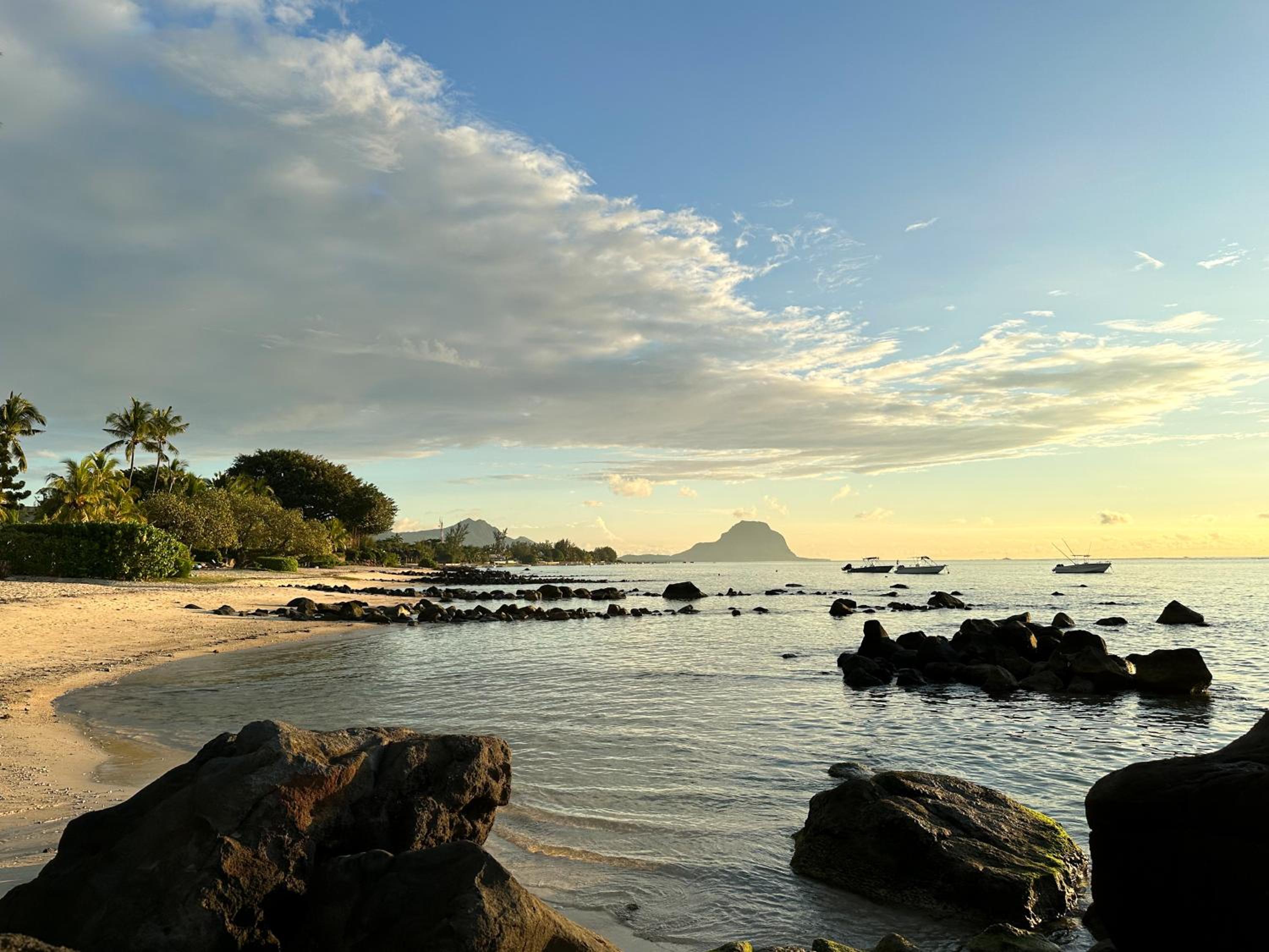 Beach and Mountain - Tamarin photo 4