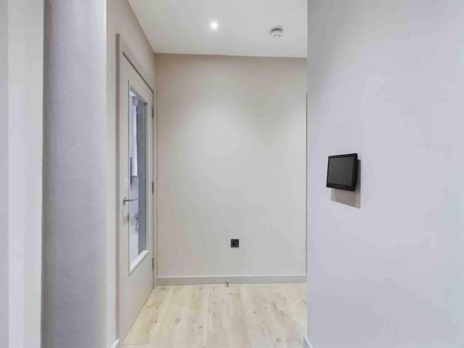 stylish 2bed condo city centre view 4