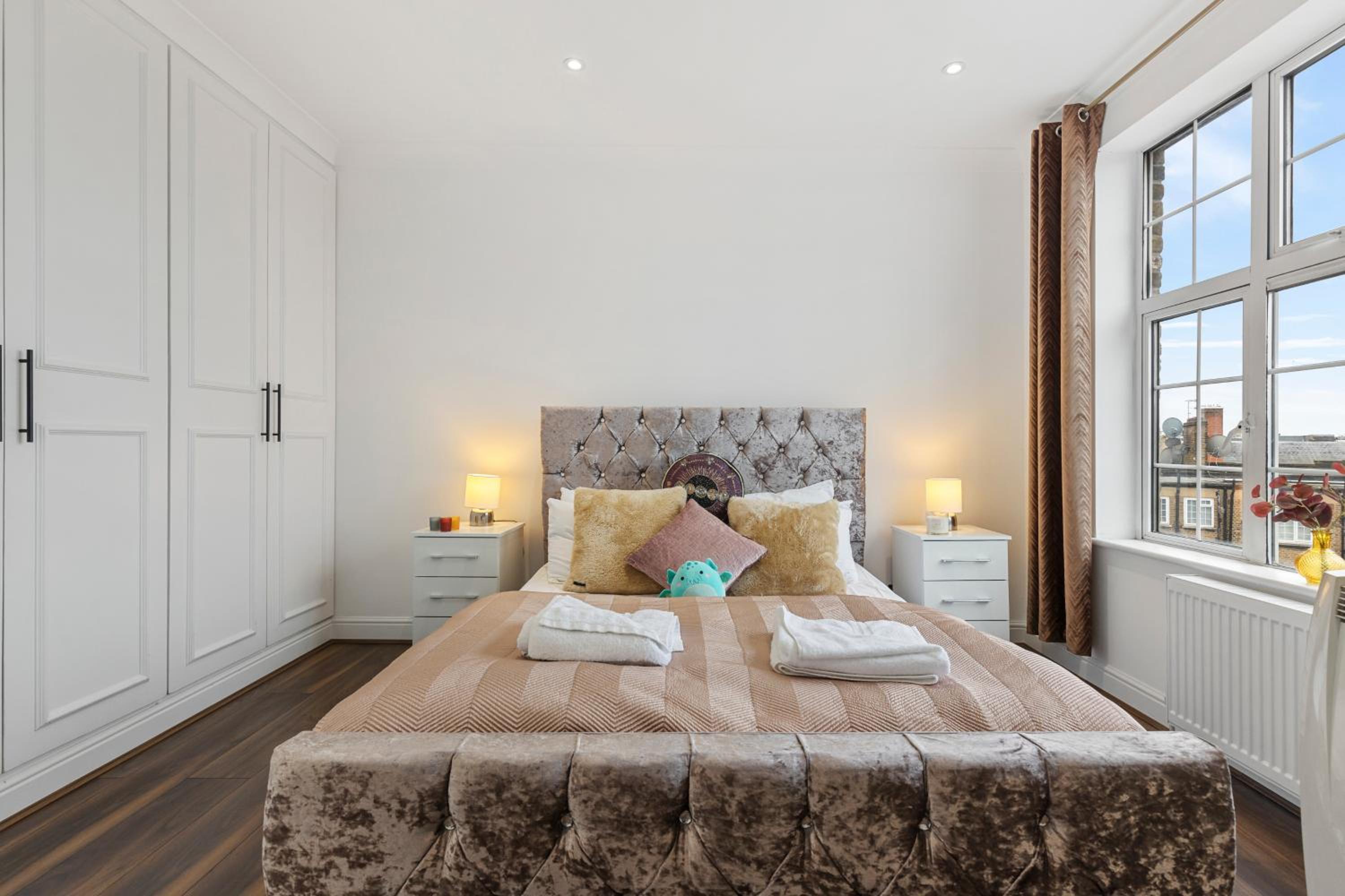 Luxurious 2-Bedroom Penthouse In Marble Arch -65GC