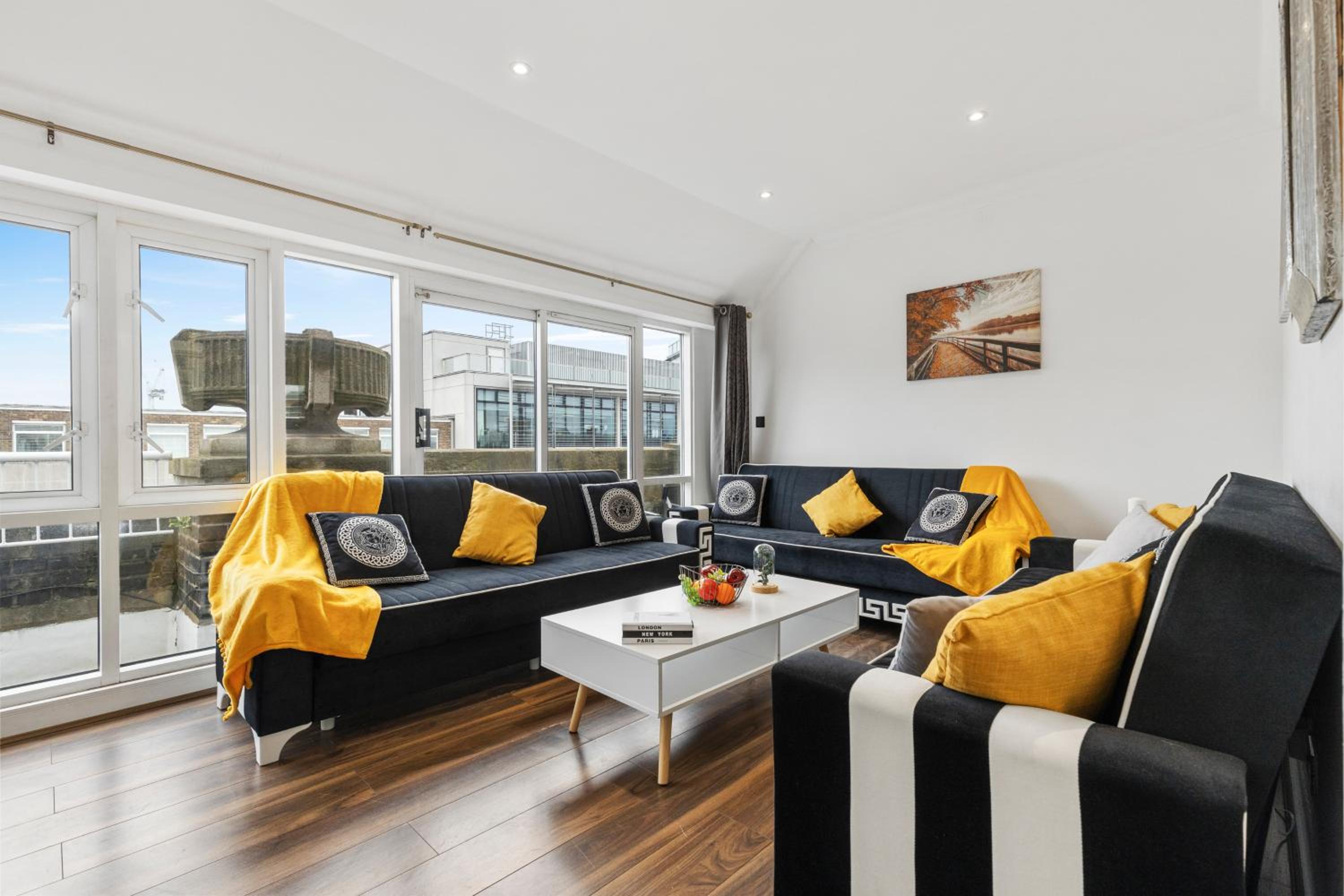 Luxurious 2-Bedroom Penthouse In Marble Arch -65GC