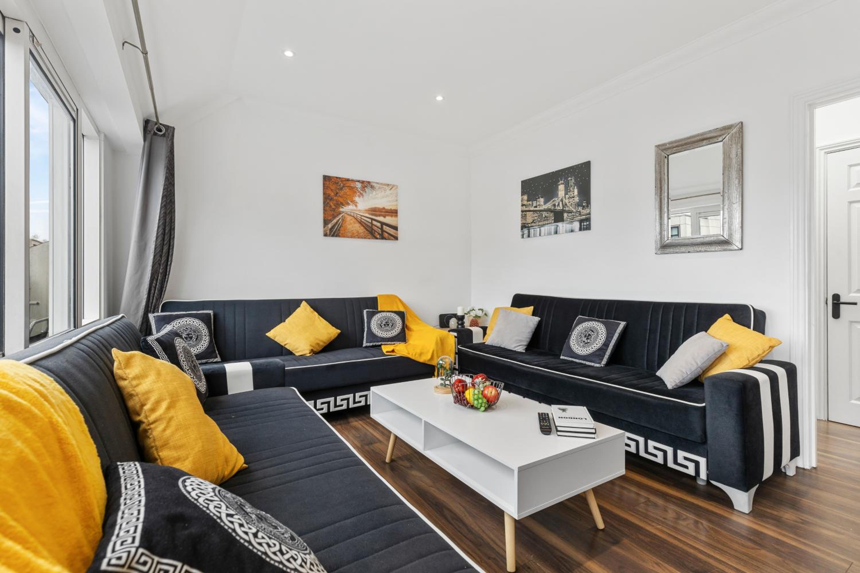 Luxurious 2-Bedroom Penthouse In Marble Arch -65GC