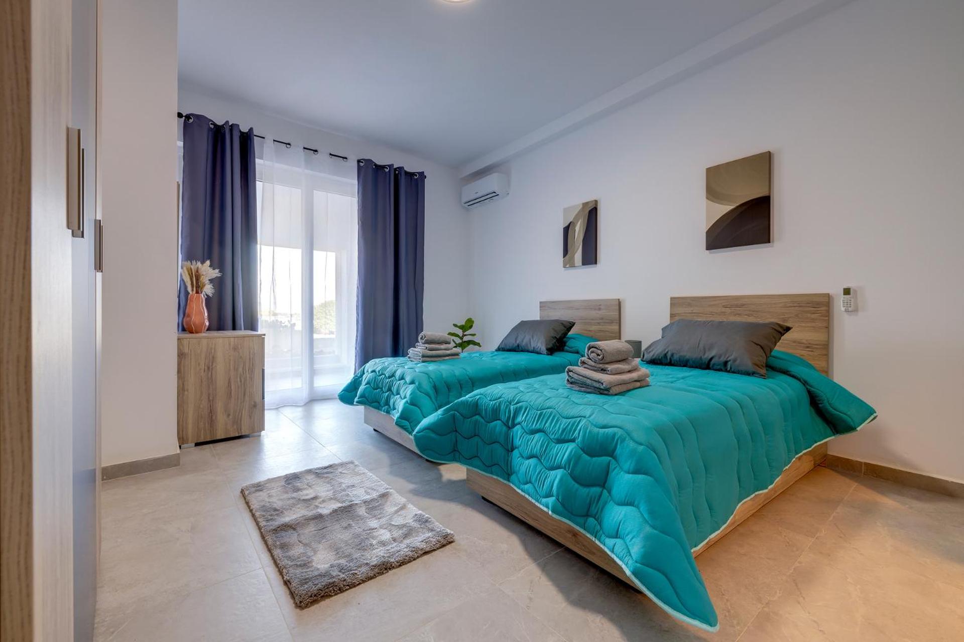 Salmar Court Holiday Apartments with Pool by Buena Vista