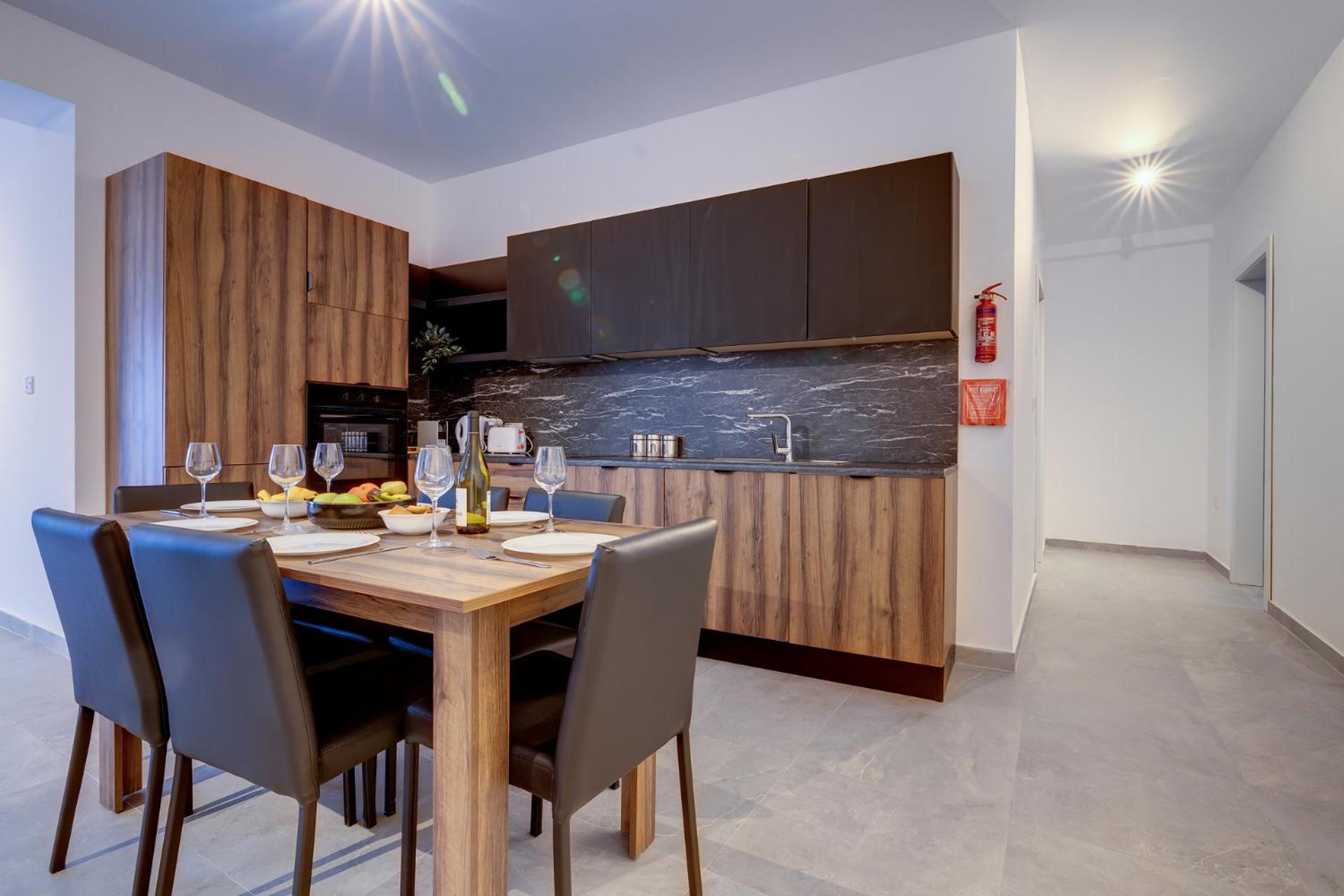 Salmar Court Holiday Apartments with Pool by Buena Vista