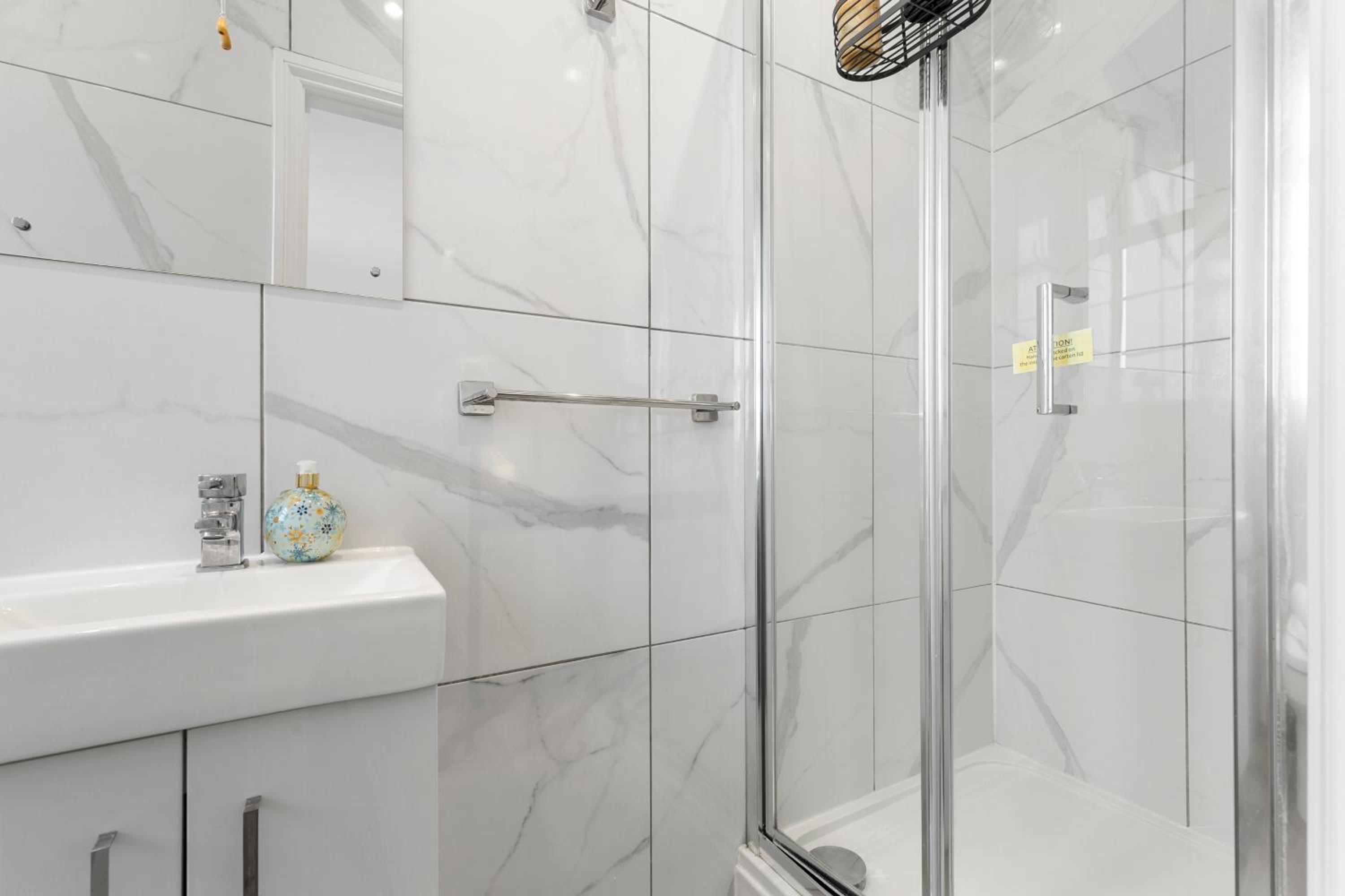 Luxurious 2-Bedroom Penthouse In Marble Arch -65GC