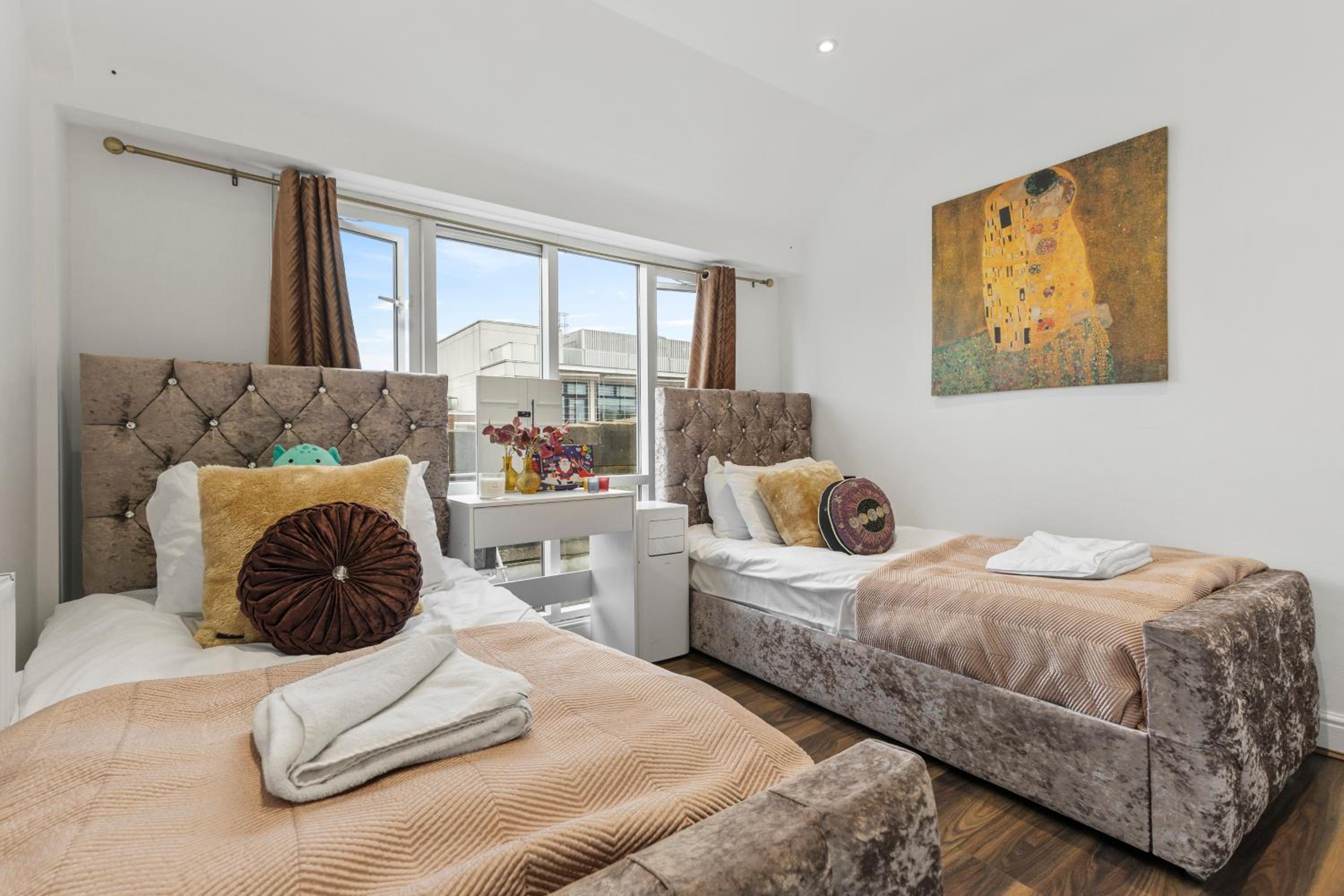 Luxurious 2-Bedroom Penthouse In Marble Arch -65GC