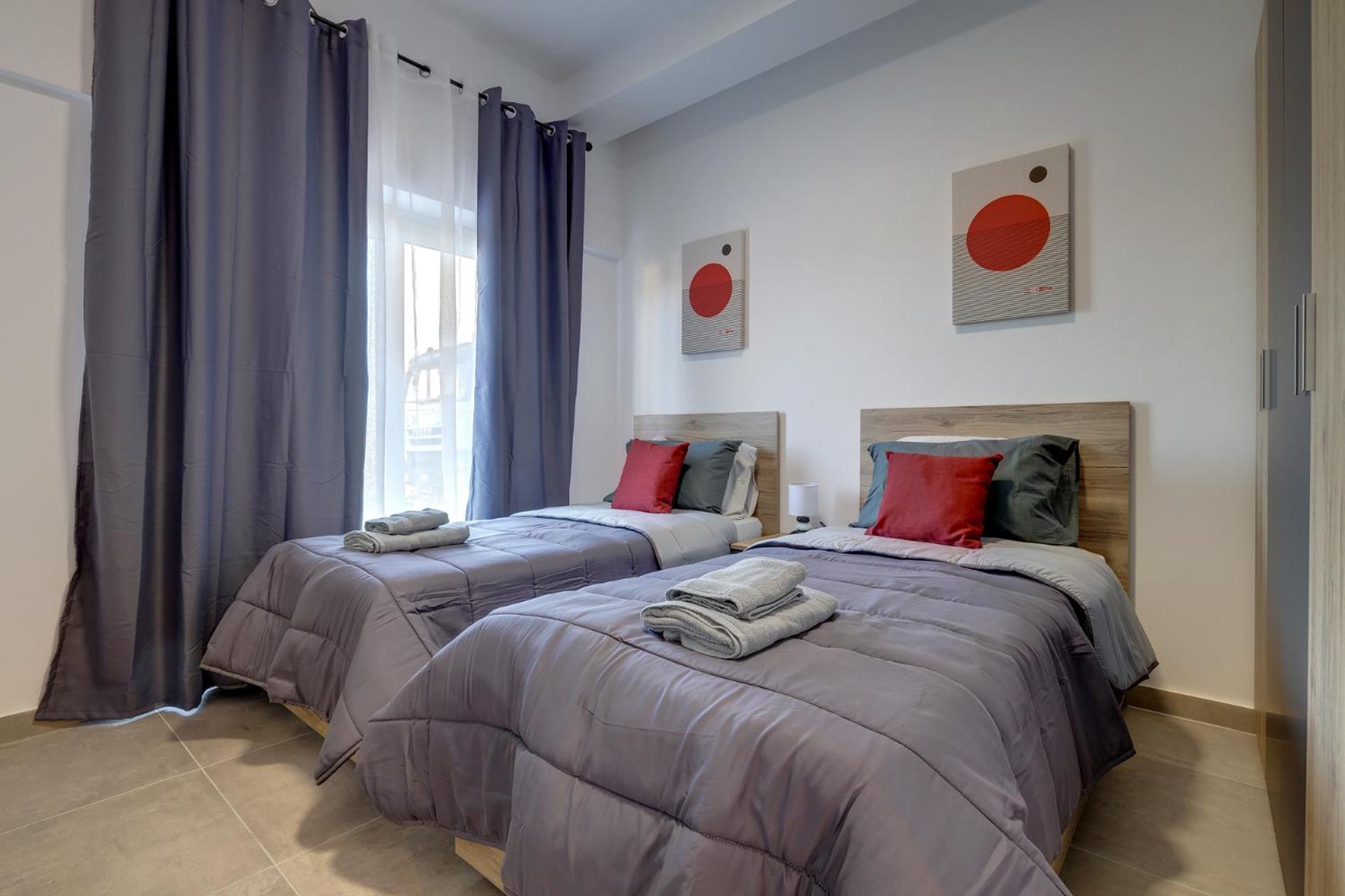 Salmar Court Holiday Apartments with Pool by Buena Vista