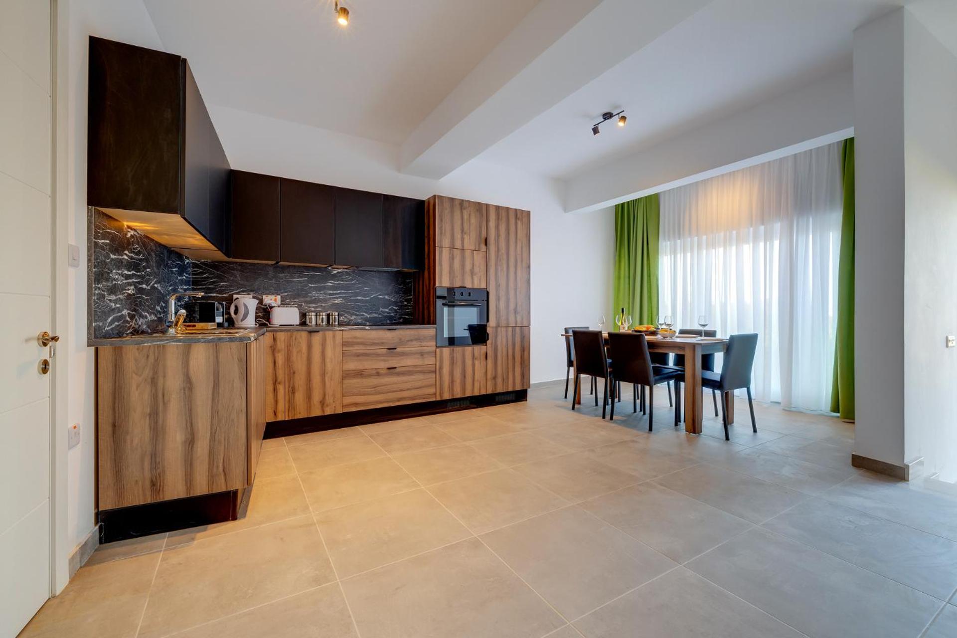 Salmar Court Holiday Apartments with Pool by Buena Vista
