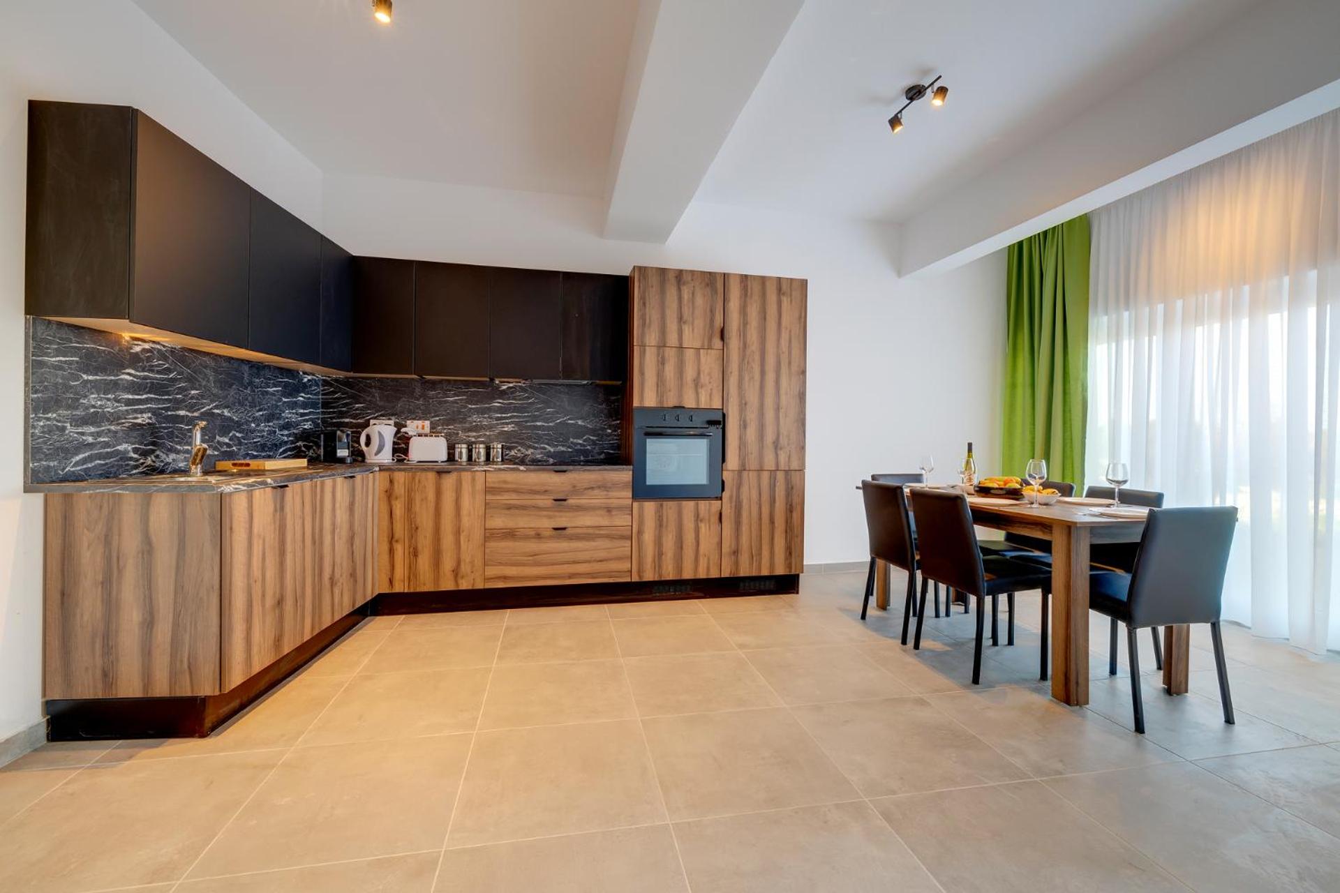 Salmar Court Holiday Apartments with Pool by Buena Vista