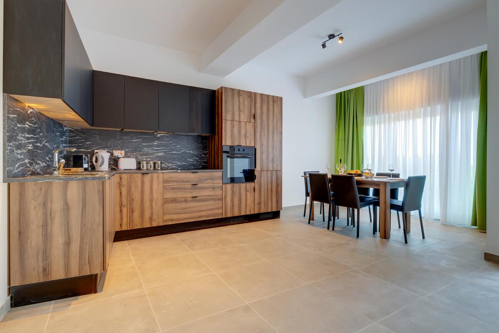 Salmar Court Holiday Apartments with Pool by Buena Vista