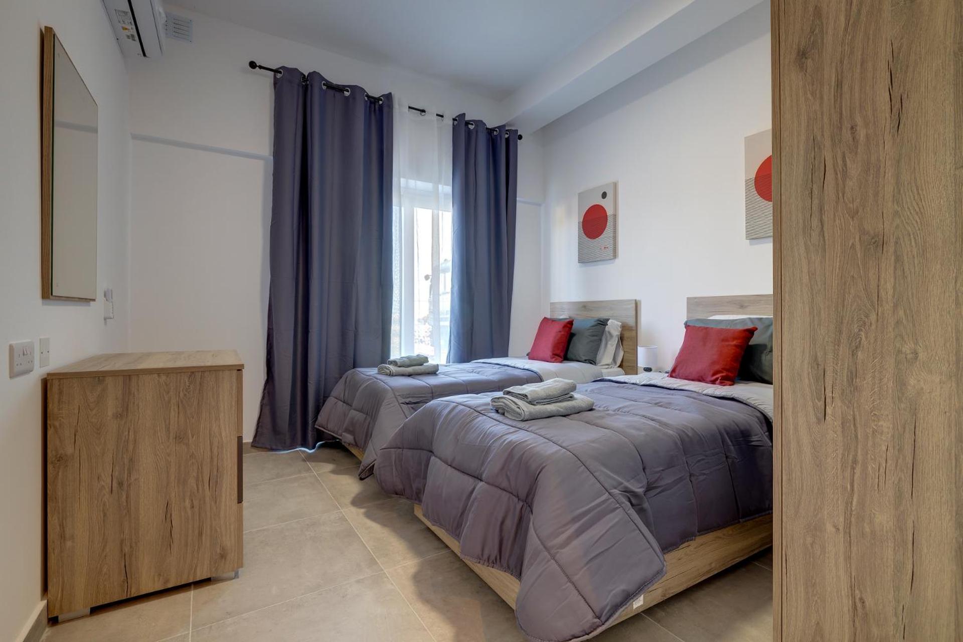 Salmar Court Holiday Apartments with Pool by Buena Vista