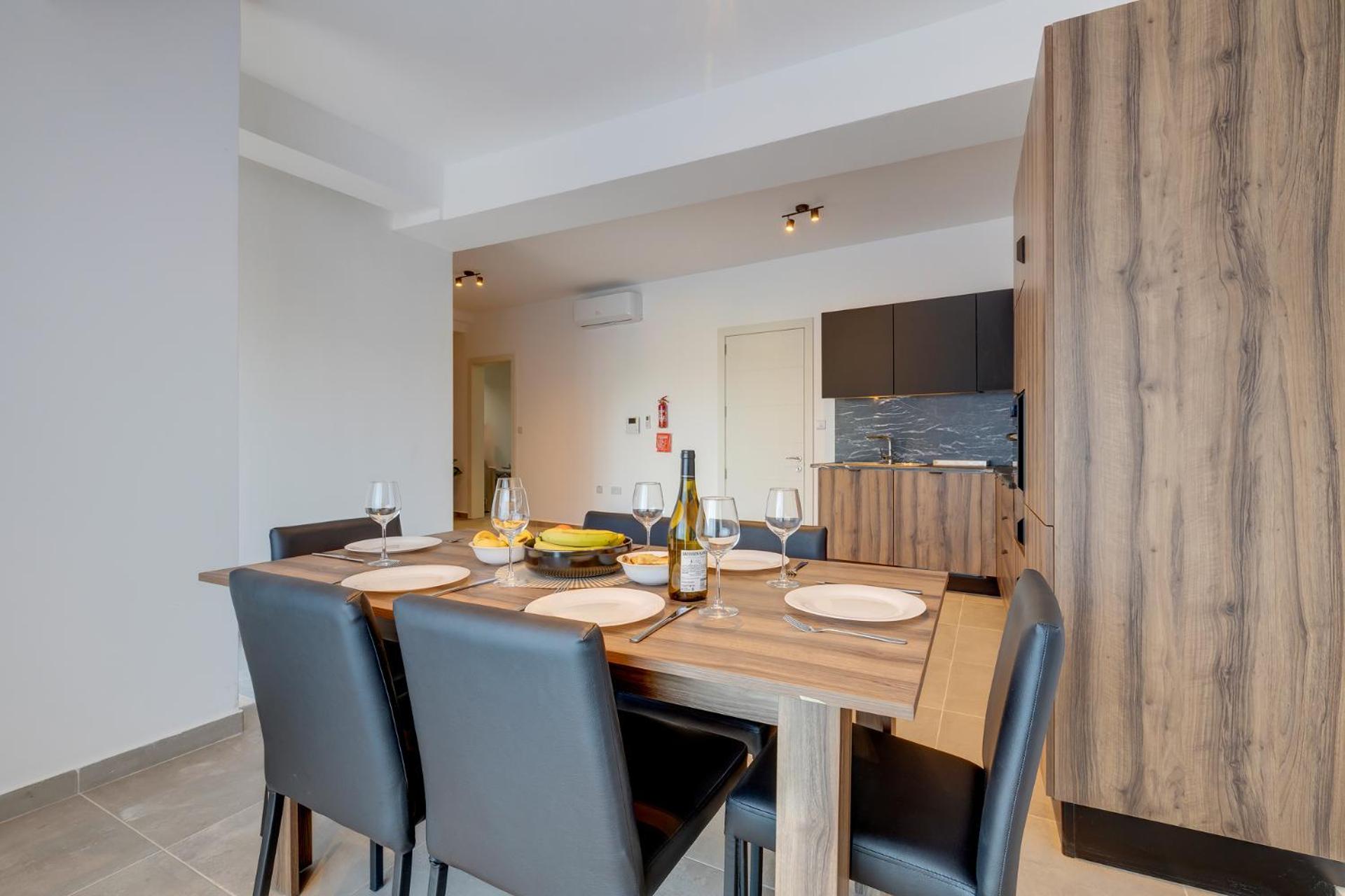 Salmar Court Holiday Apartments with Pool by Buena Vista