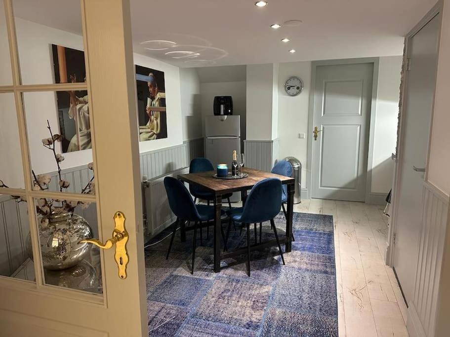 Unique Royal Basement residence