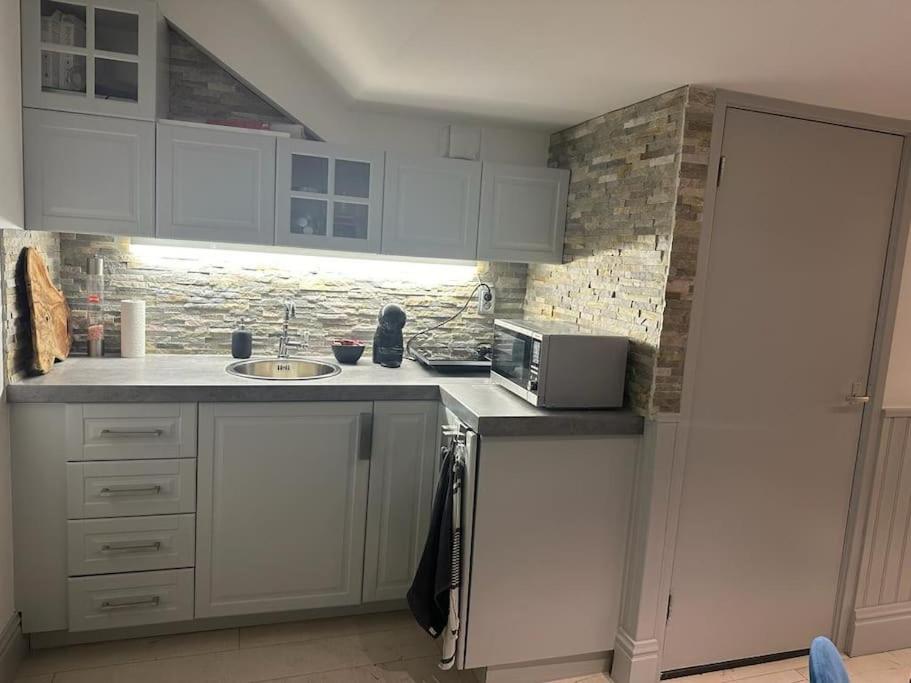 Unique Royal Basement residence