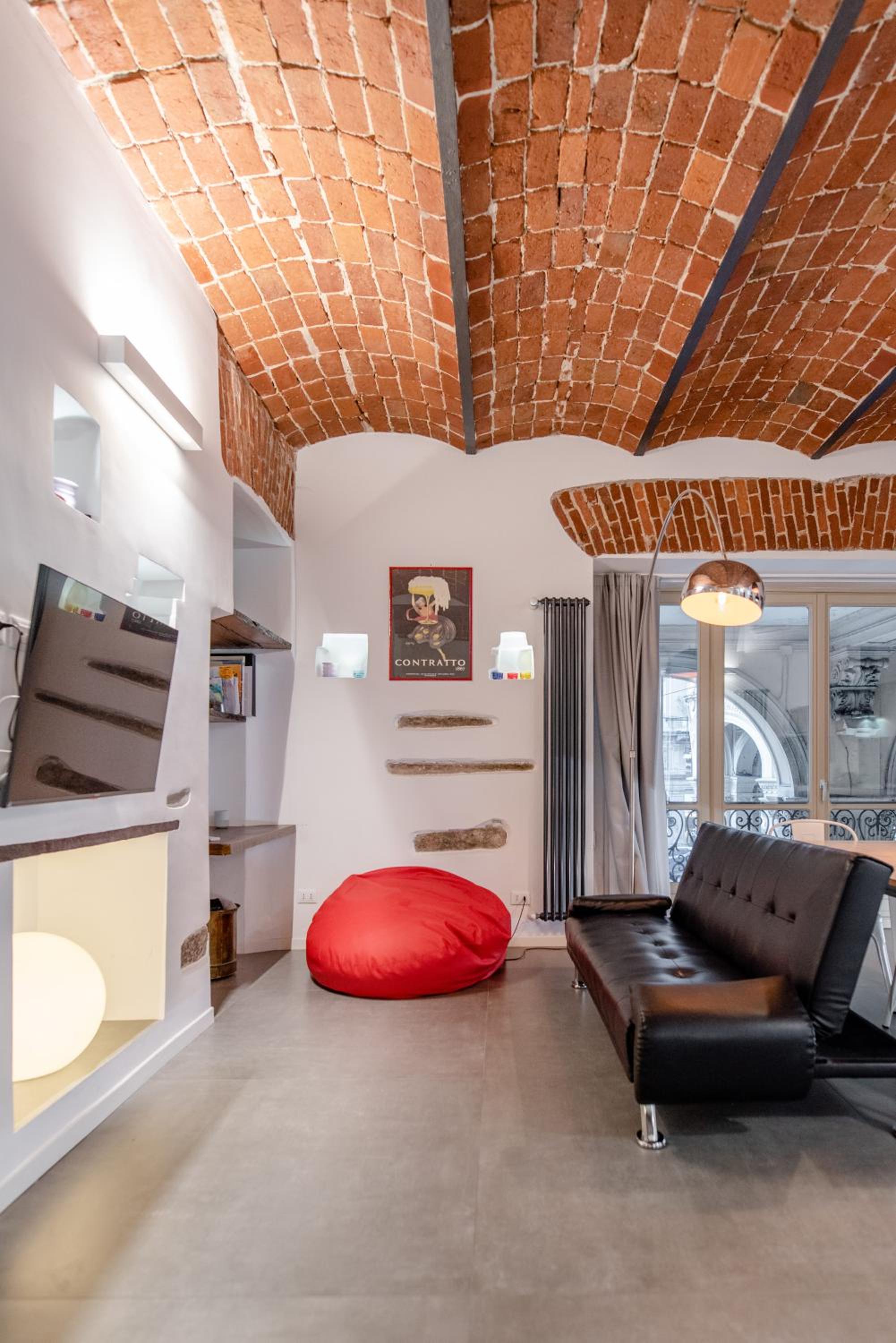 Suite & Queen Apartments by Toh Solution view 4