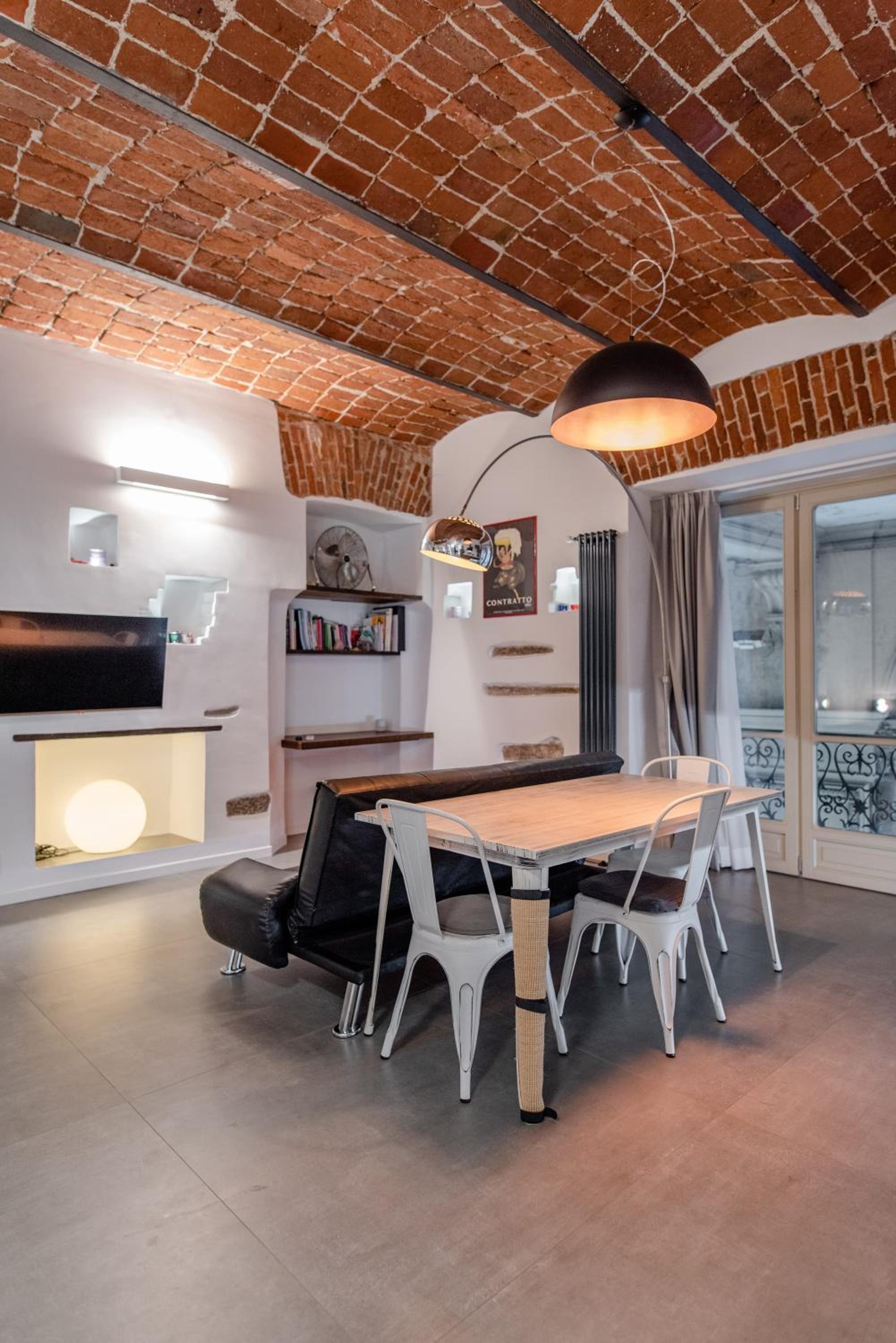 Suite & Queen Apartments by Toh Solution view 3
