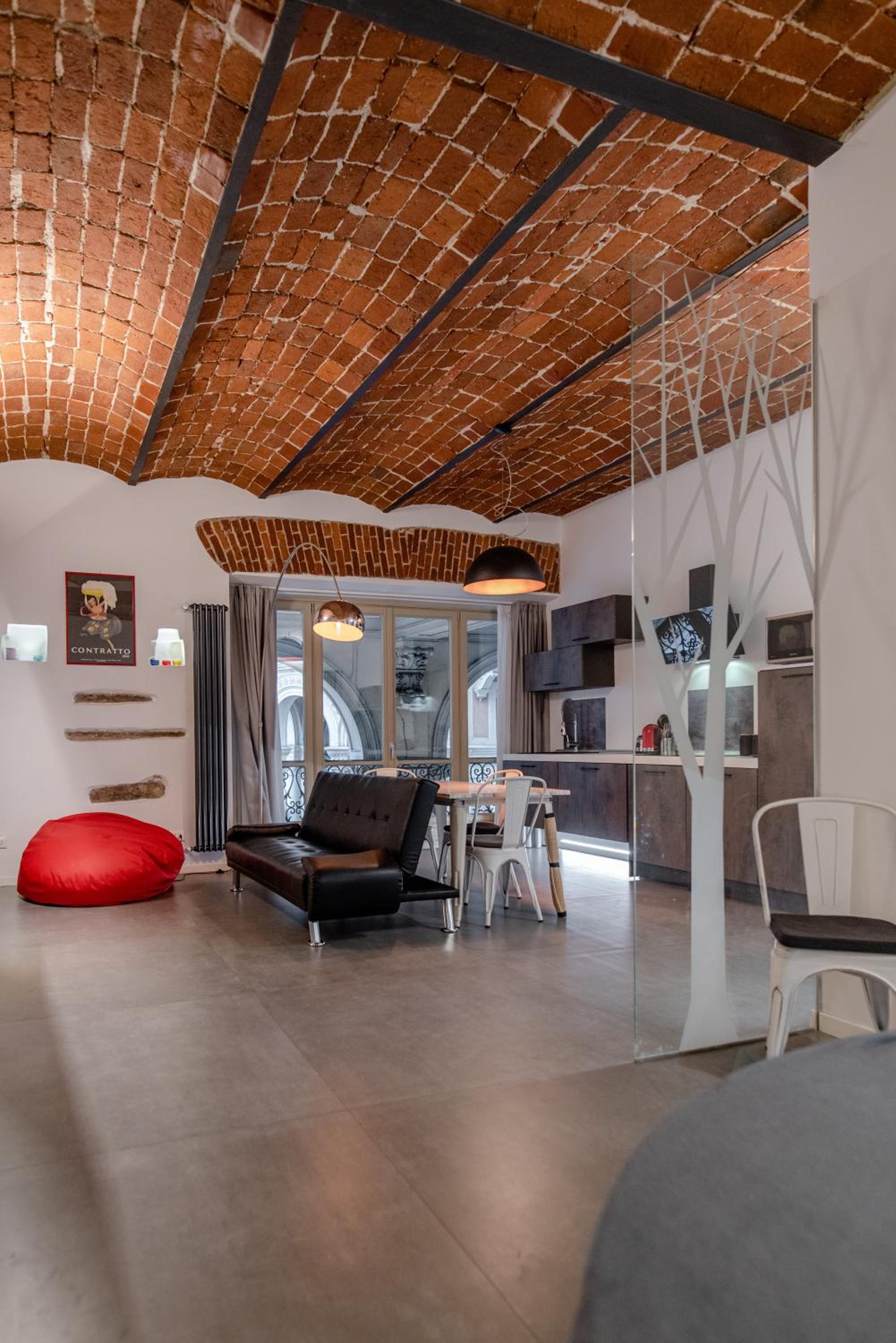 Suite & Queen Apartments by Toh Solution view 5