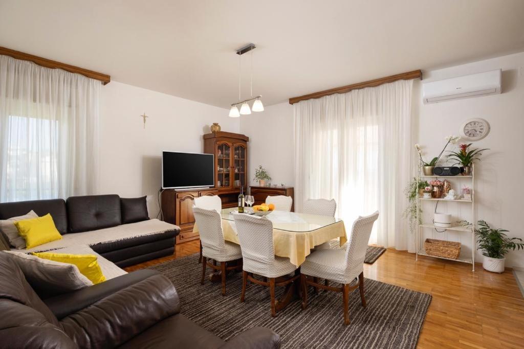 Coastal Comfort Apartment view 4