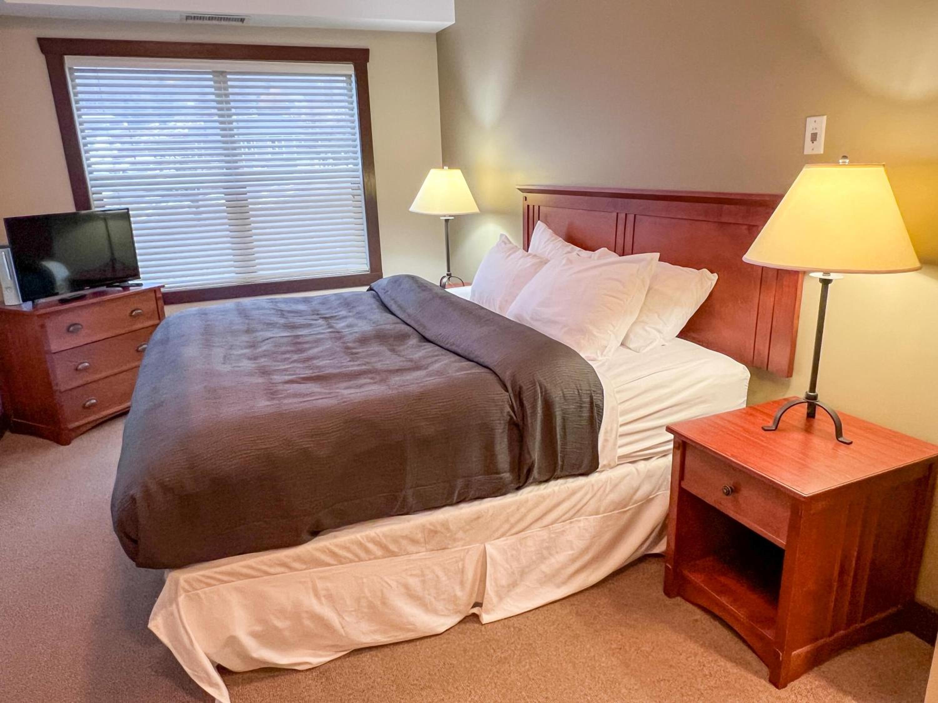 Silver Rock Condominiums by Fernie Central Reservations