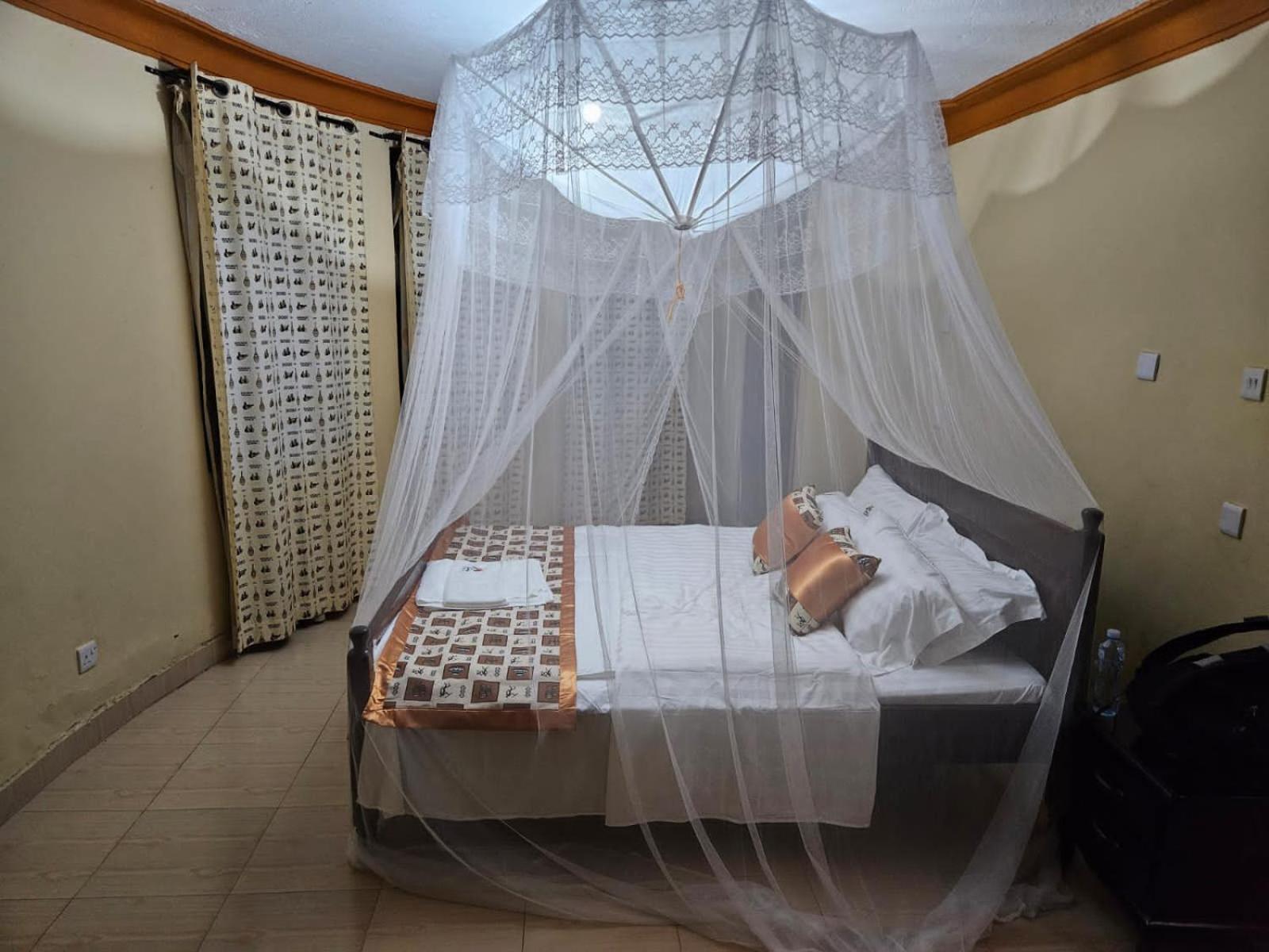 Top of the World Lodges Fort Portal