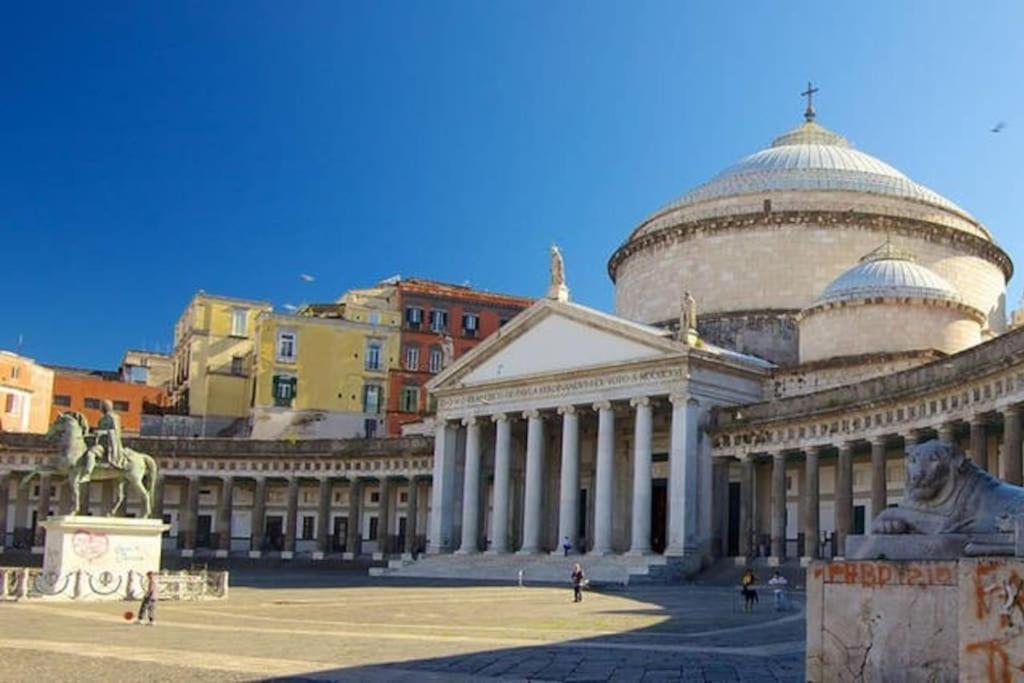 CASABARINA live in the Center of Naples