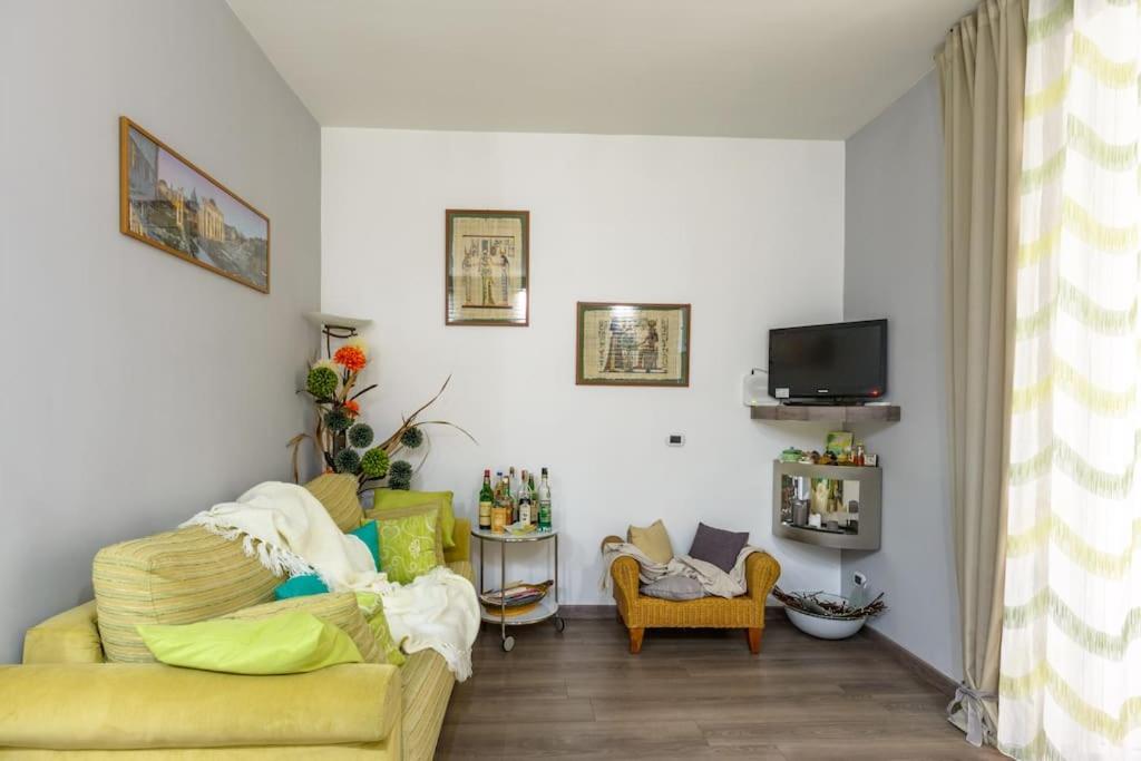 CASABARINA live in the Center of Naples