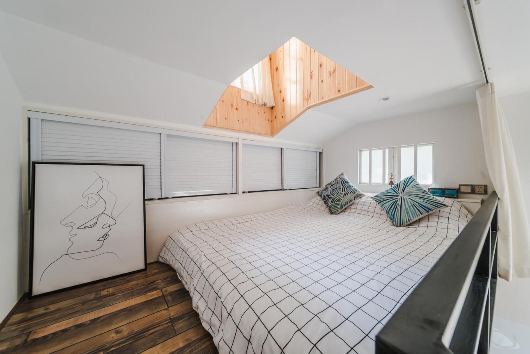 Shanghai Hills & Art Suite 18 - Near Line 1 & 7 Changshu Road Metro