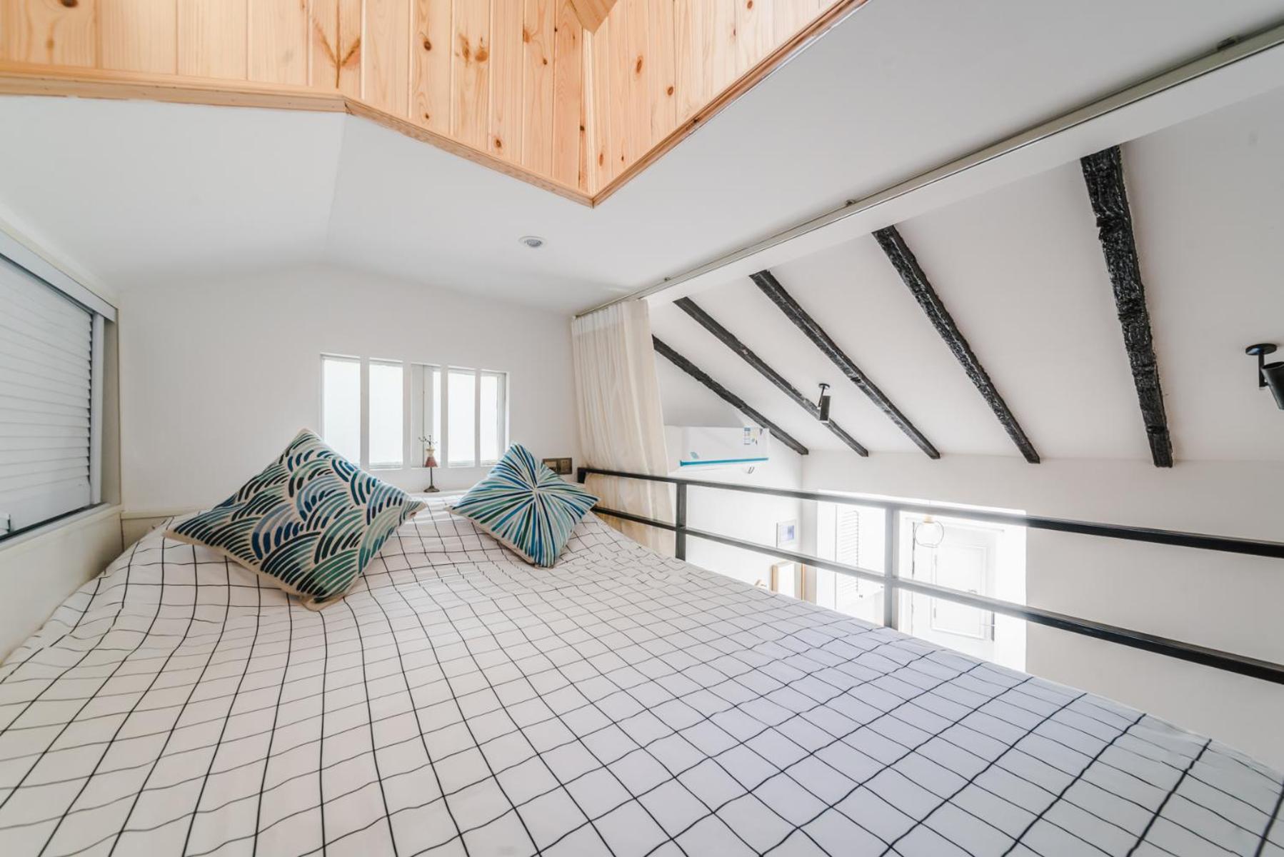 Shanghai Hills & Art Suite 18 - Near Line 1 & 7 Changshu Road Metro