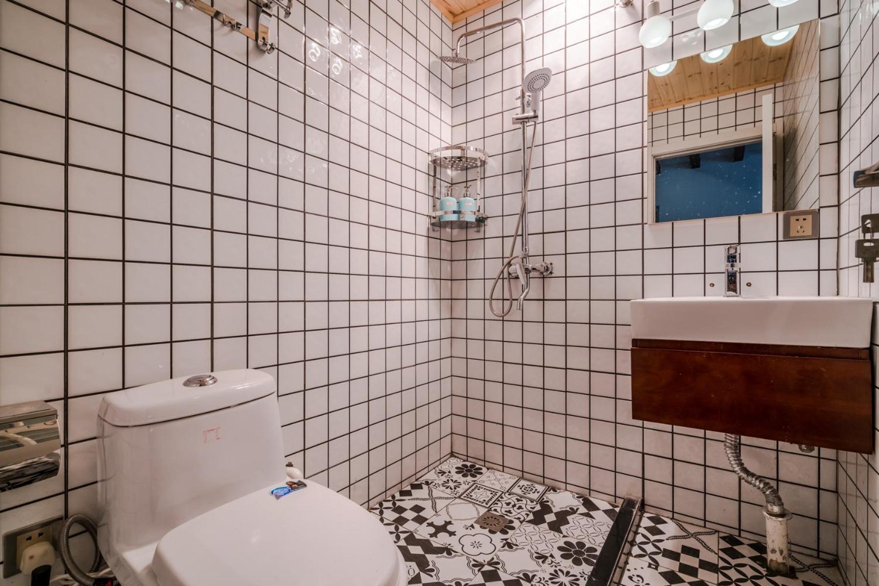 Shanghai Hills & Art Suite 18 - Near Line 1 & 7 Changshu Road Metro