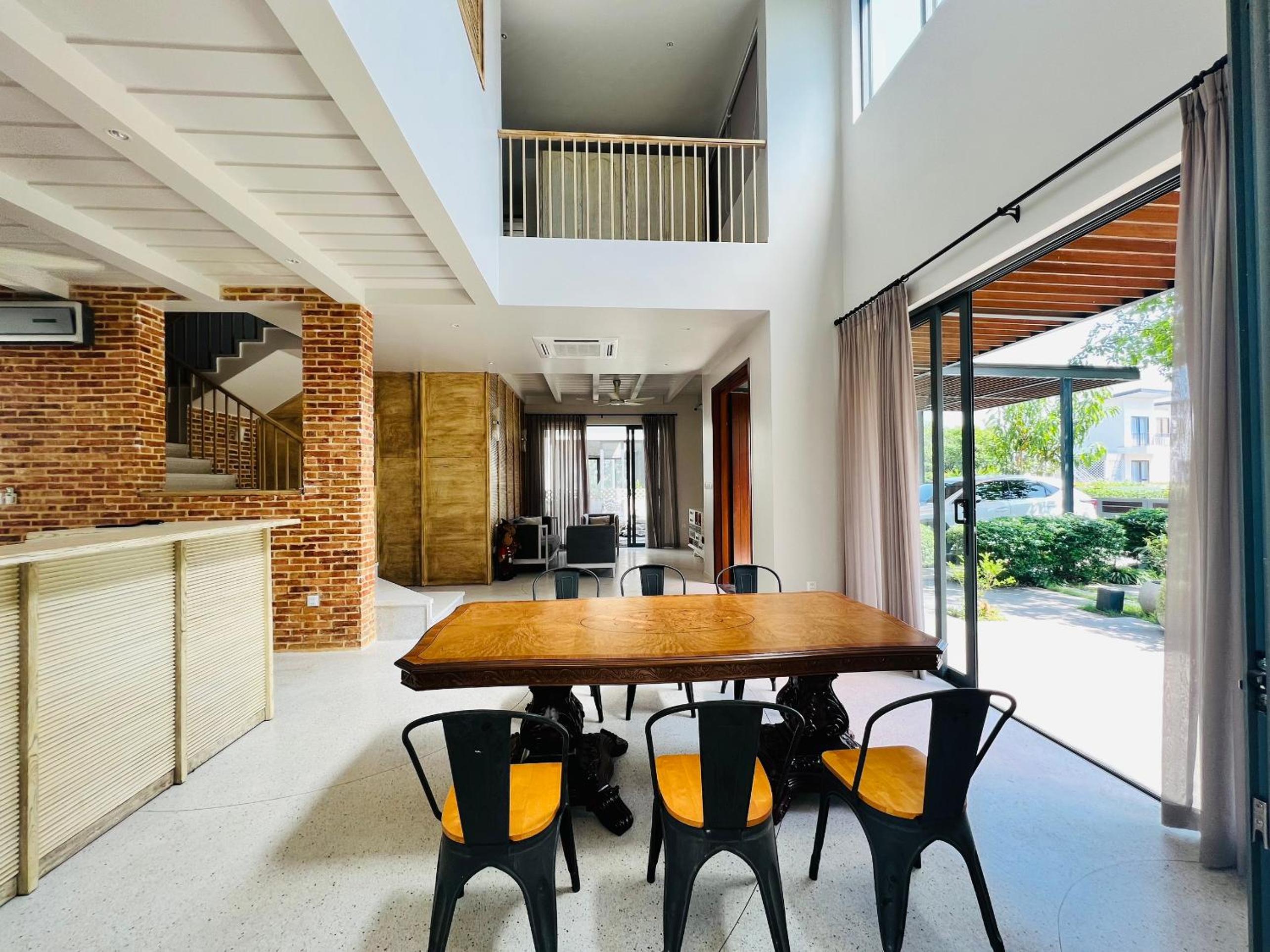 Villa de Lumiere - đô thị thượng lưu Swanbay, Đại Phước 330m2 với 6 phòng ngủ tiện nghi