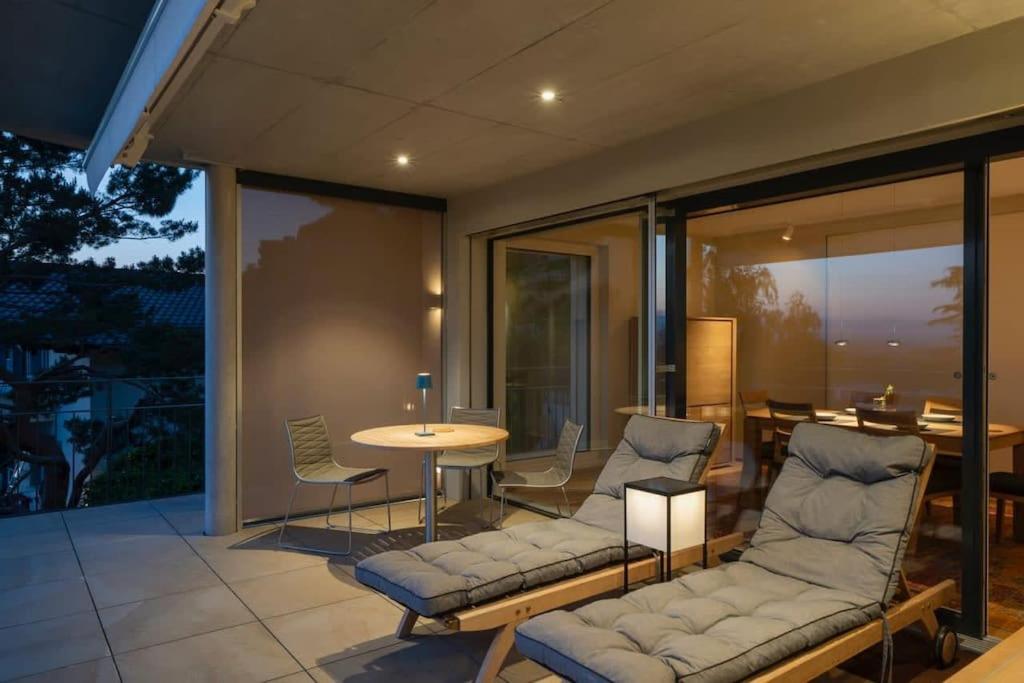 Contemporary Penthouse with Cinema room and breath-taking Lakeview