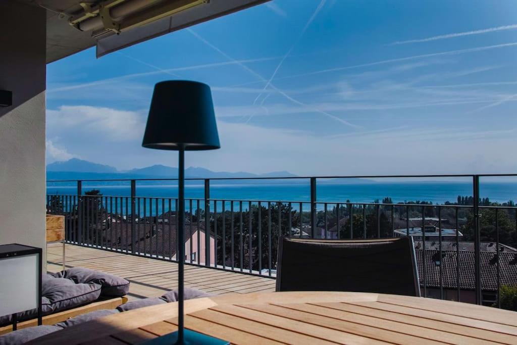 Contemporary Penthouse with Cinema room and breath-taking Lakeview