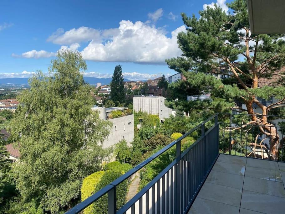 Contemporary Penthouse with Cinema room and breath-taking Lakeview