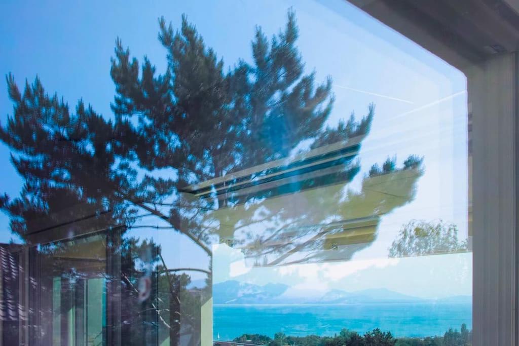 Contemporary Penthouse with Cinema room and breath-taking Lakeview