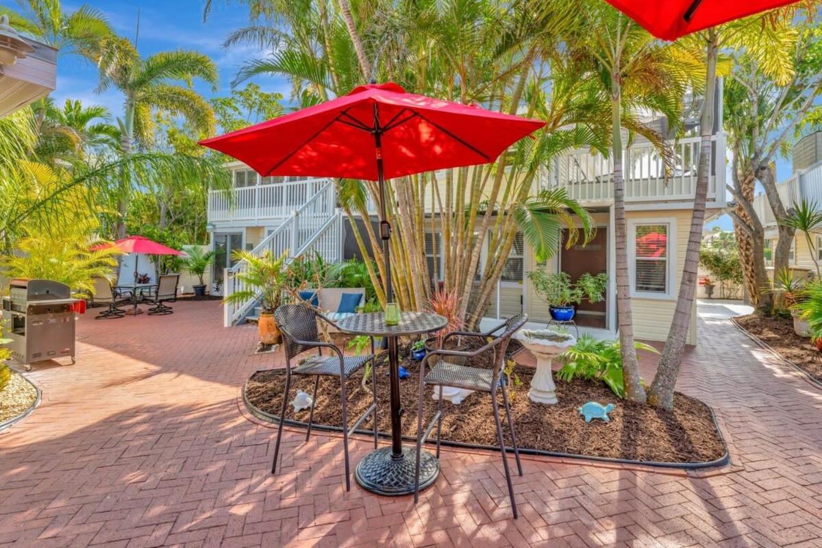 Get A Wave From It All in this 1 bed 1 bath with pvt lanai view 4