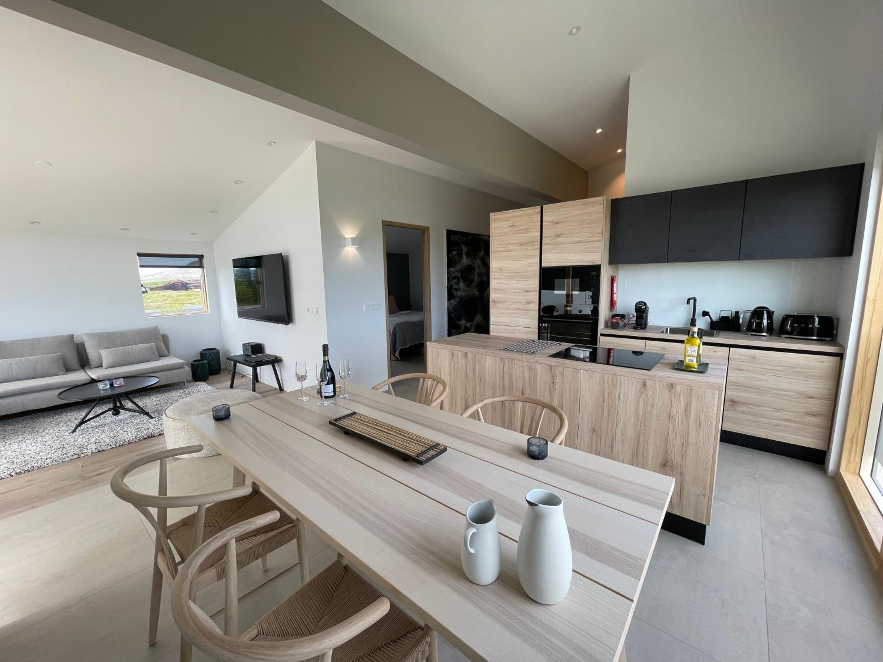 Kerbyggd: Luxury house and cottage in golden circle view 3