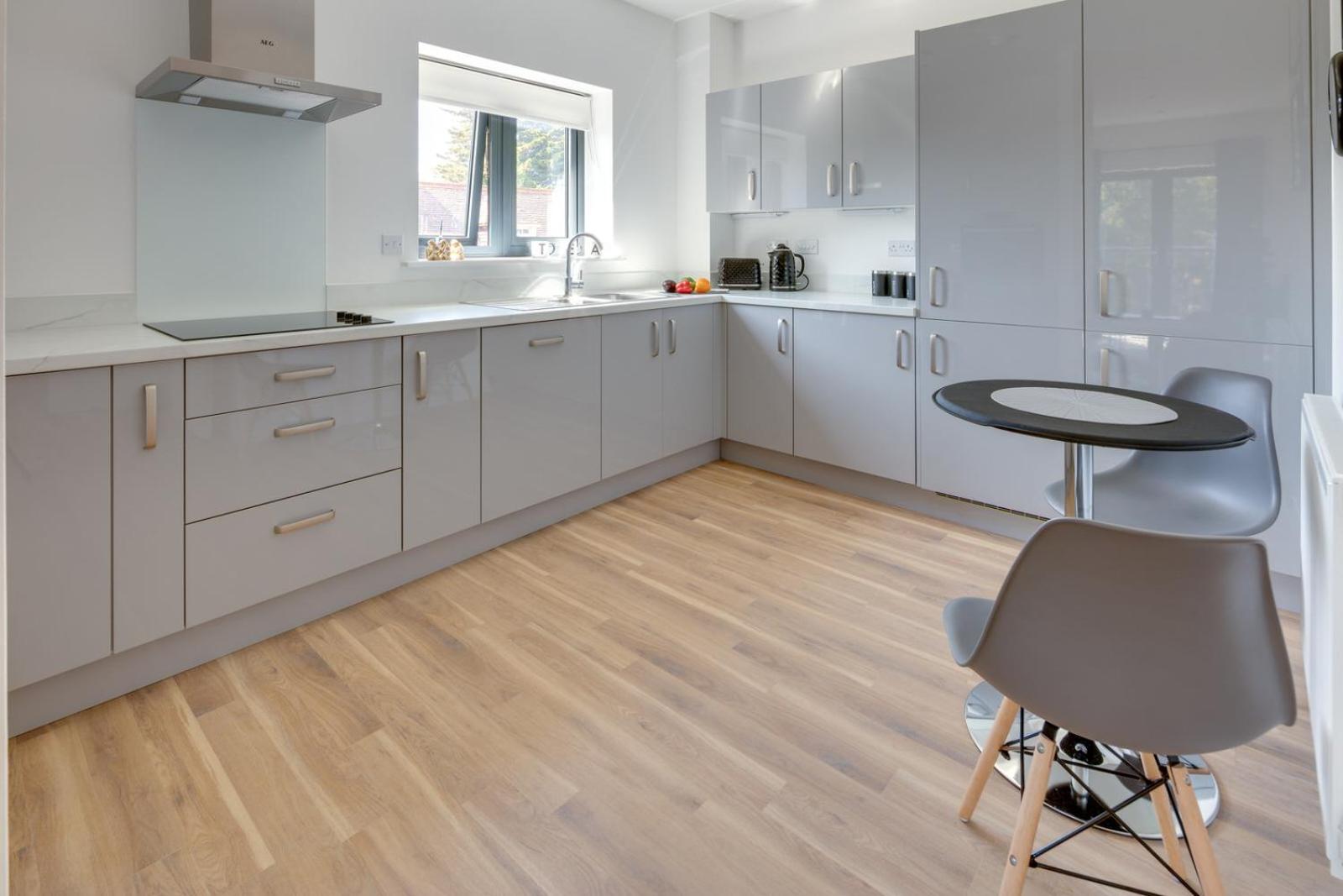 Stevenage Luxury 1 Bed Apartment Sleeps 4 WIFI Free Parking Secure by JM Short Lets
