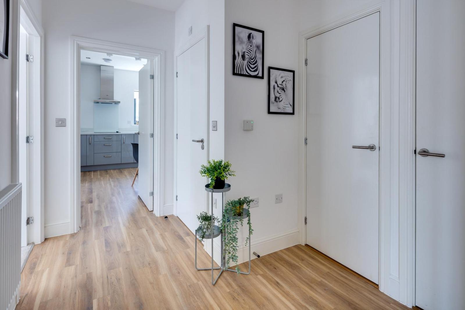 Stevenage Luxury 1 Bed Apartment Sleeps 4 WIFI Free Parking Secure by JM Short Lets, photo 2