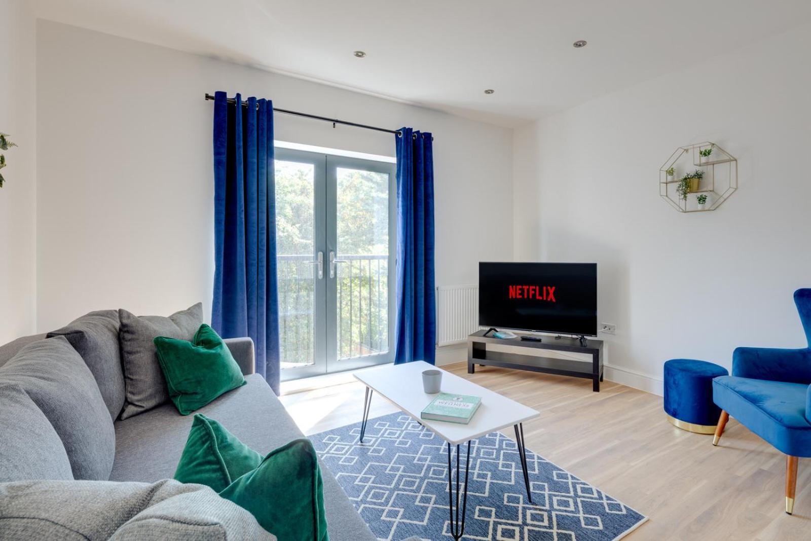 Stevenage Luxury 1 Bed Apartment Sleeps 4 WIFI Free Parking Secure by JM Short Lets, photo 11