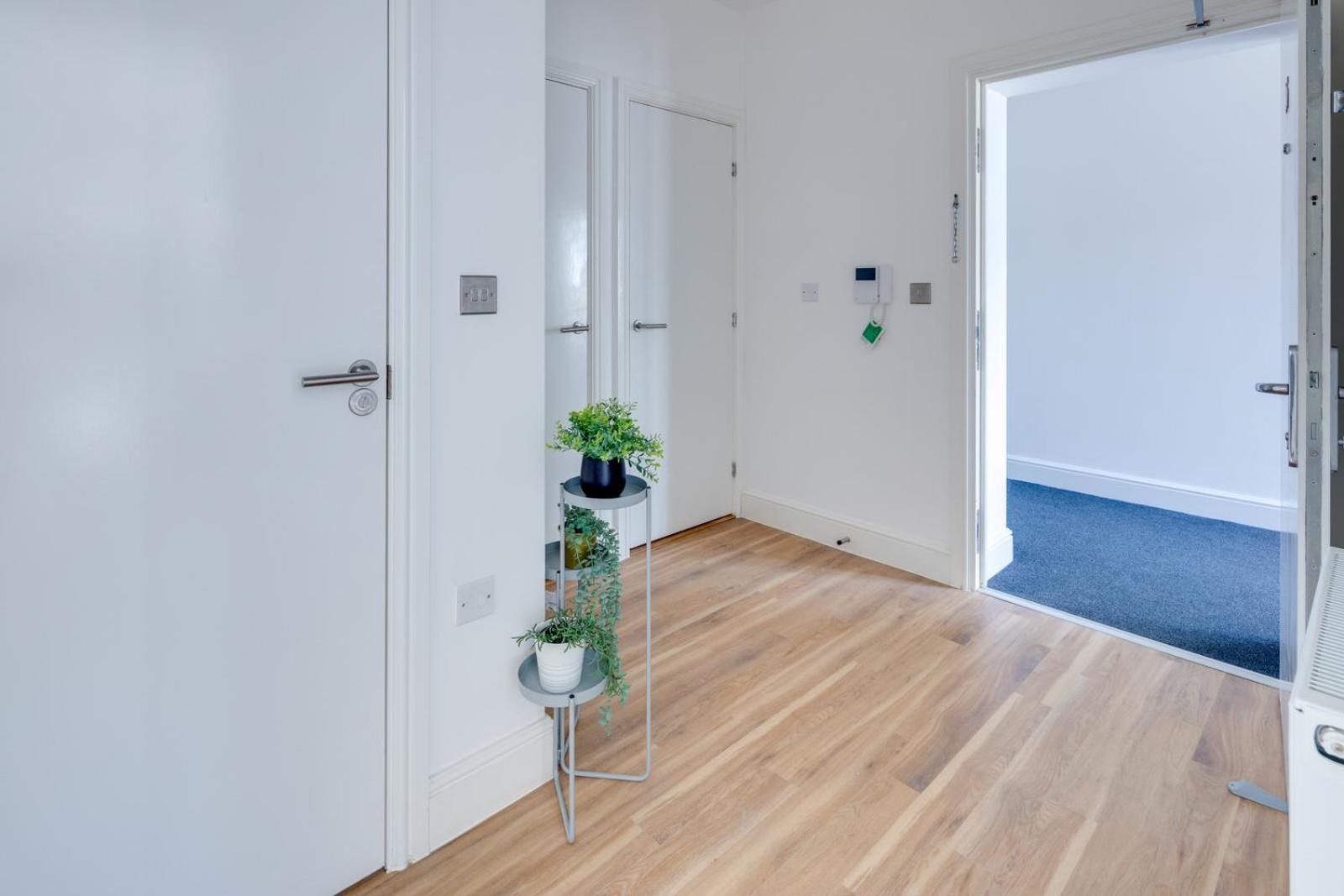 Stevenage Luxury 1 Bed Apartment Sleeps 4 WIFI Free Parking Secure by JM Short Lets, photo 9