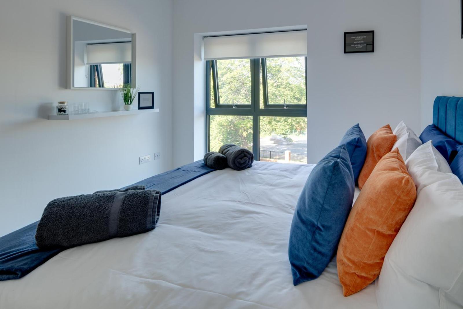 Stevenage Luxury 1 Bed Apartment Sleeps 4 WIFI Free Parking Secure by JM Short Lets, photo 6