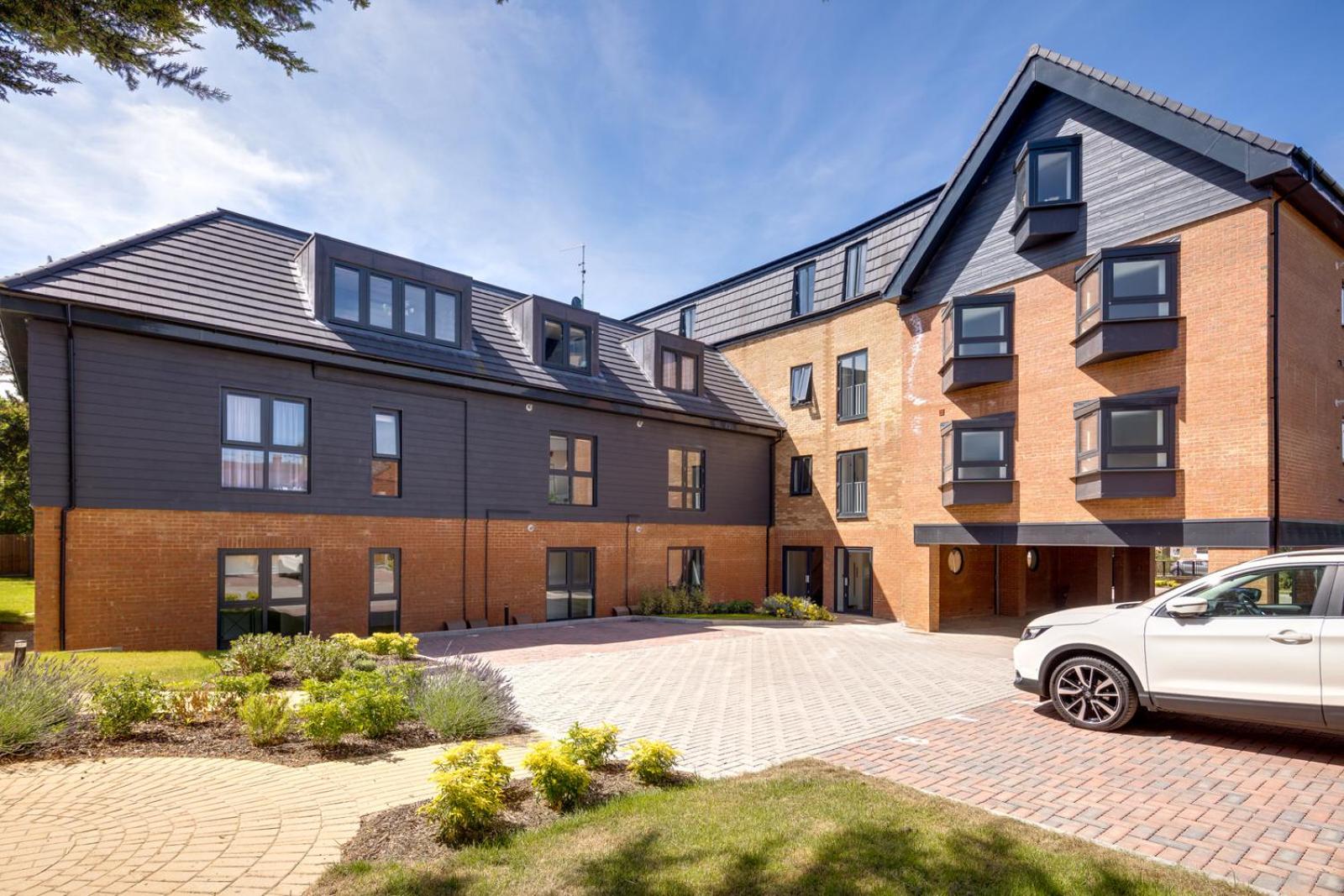 Stevenage Luxury 1 Bed Apartment Sleeps 4 WIFI Free Parking Secure by JM Short Lets, photo 18