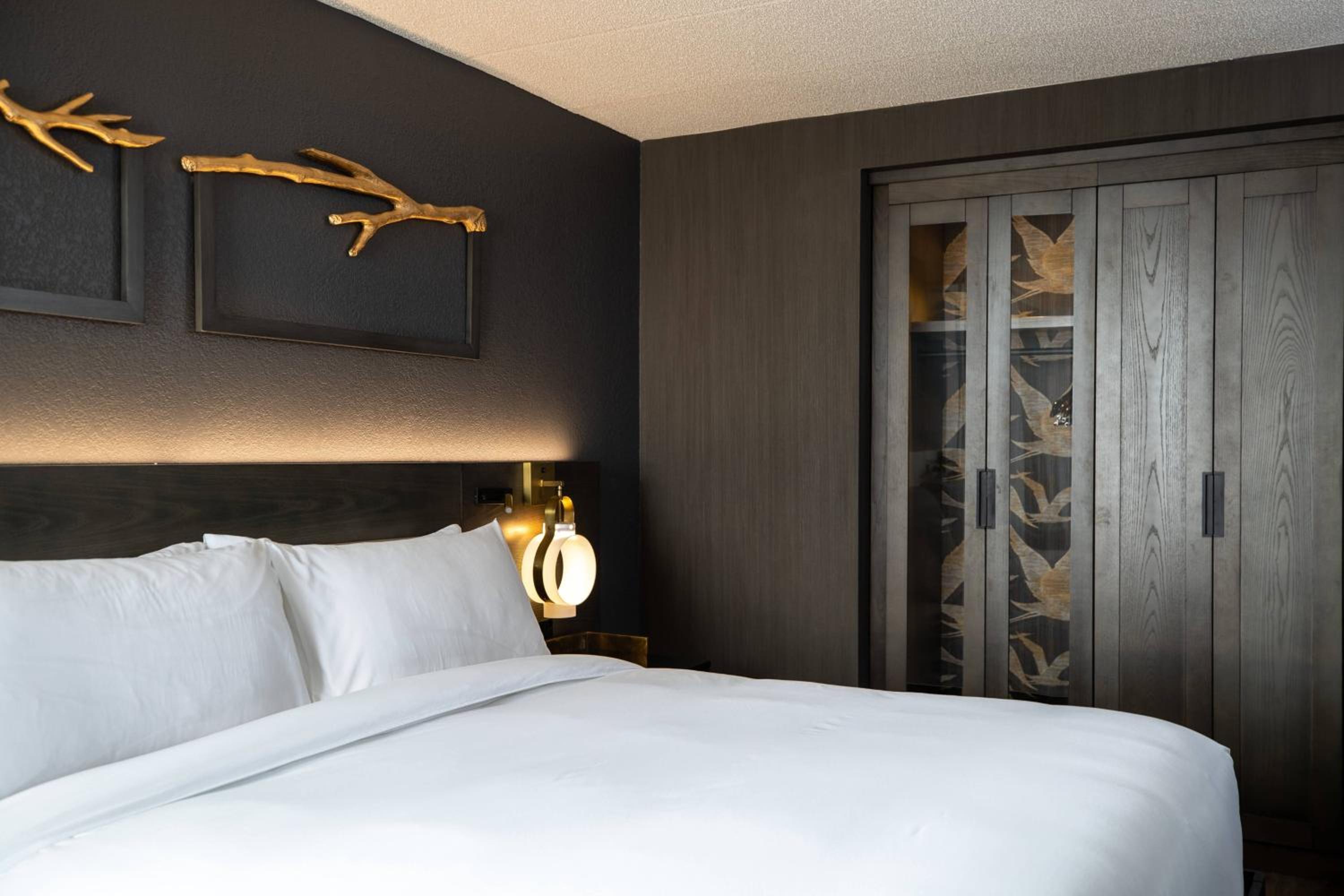 Renaissance Chicago North Shore Hotel - Property Image 7