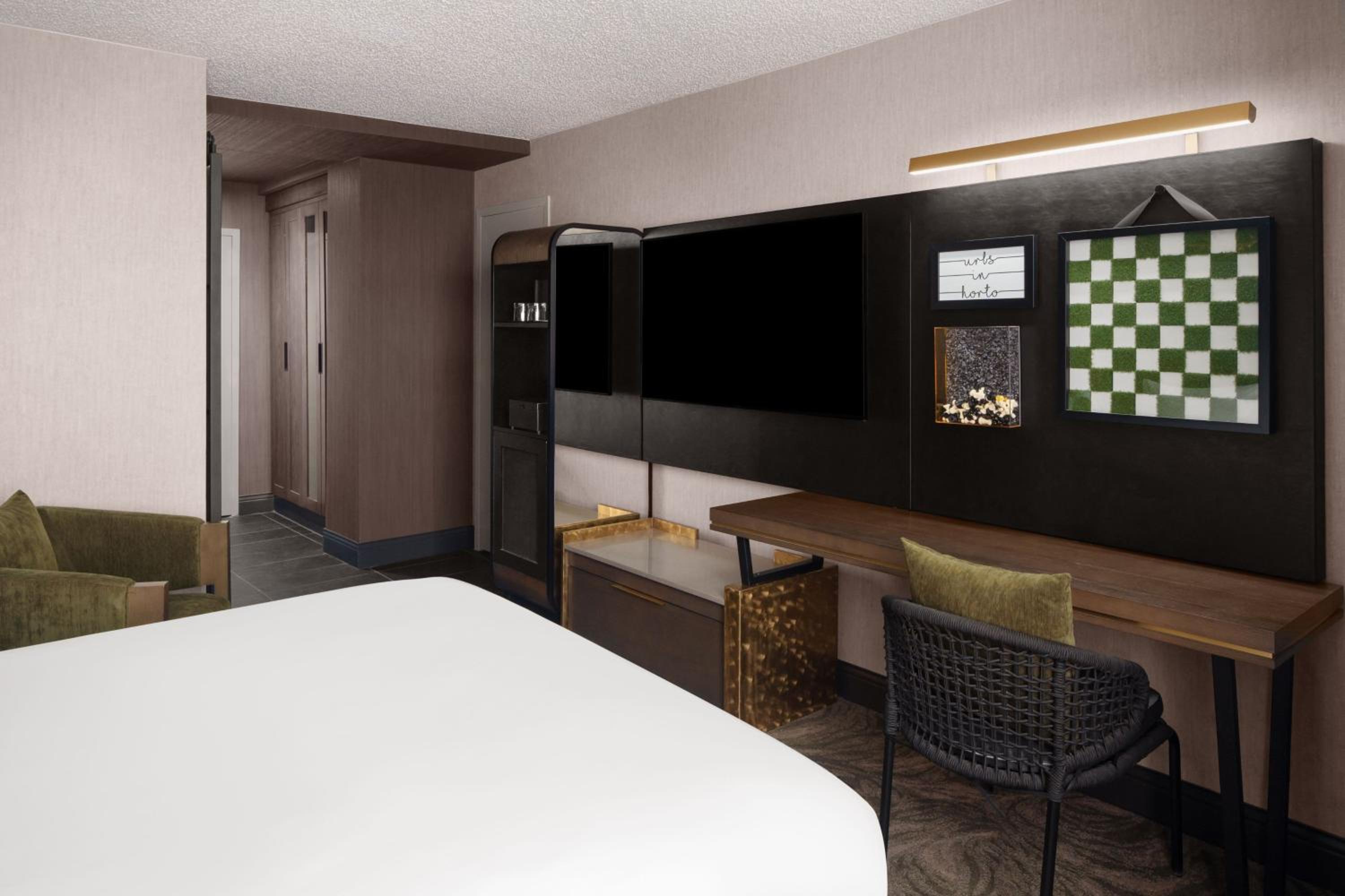 Renaissance Chicago North Shore Hotel - Property Image 41