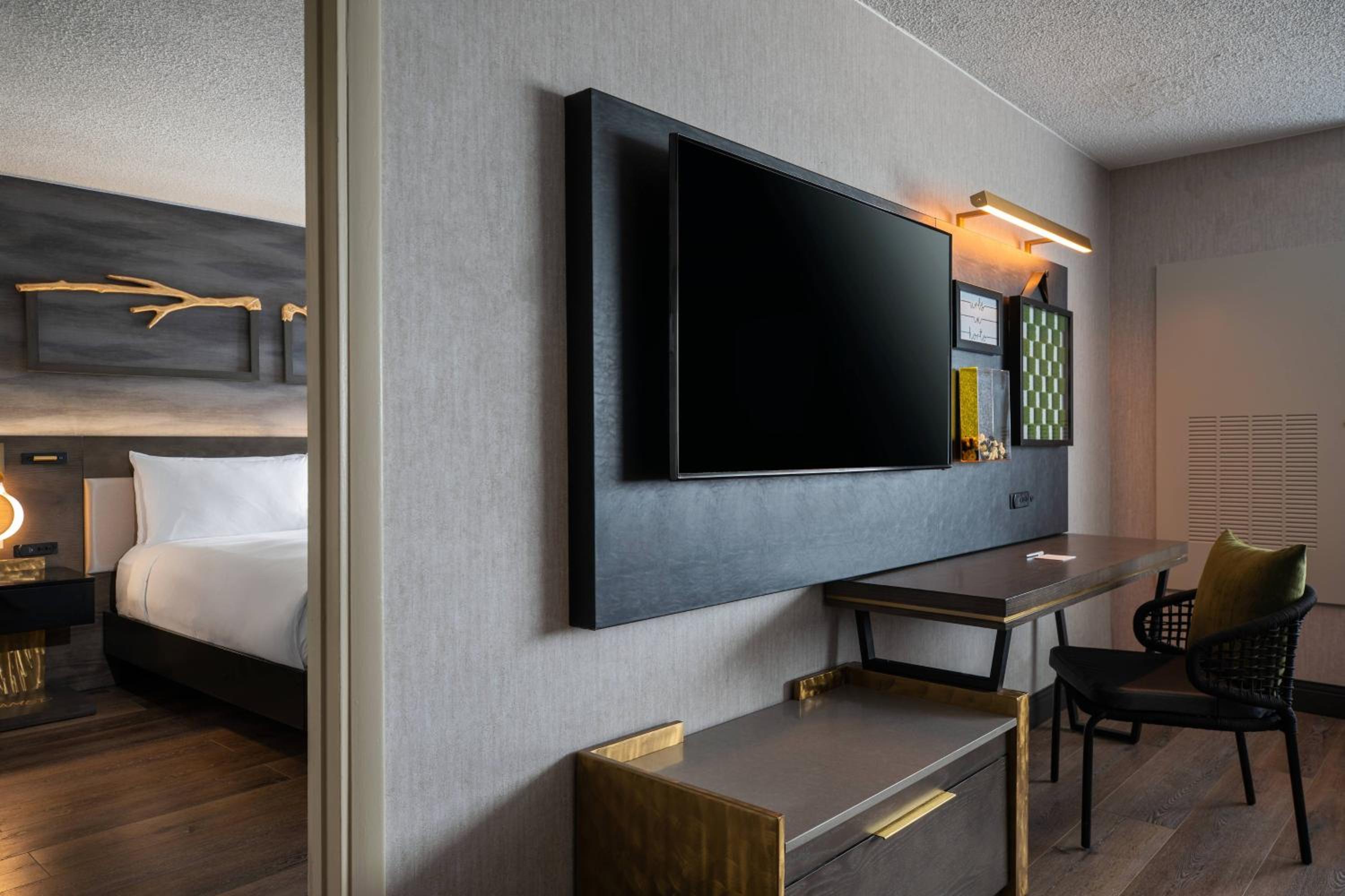 Renaissance Chicago North Shore Hotel - Property Image 6