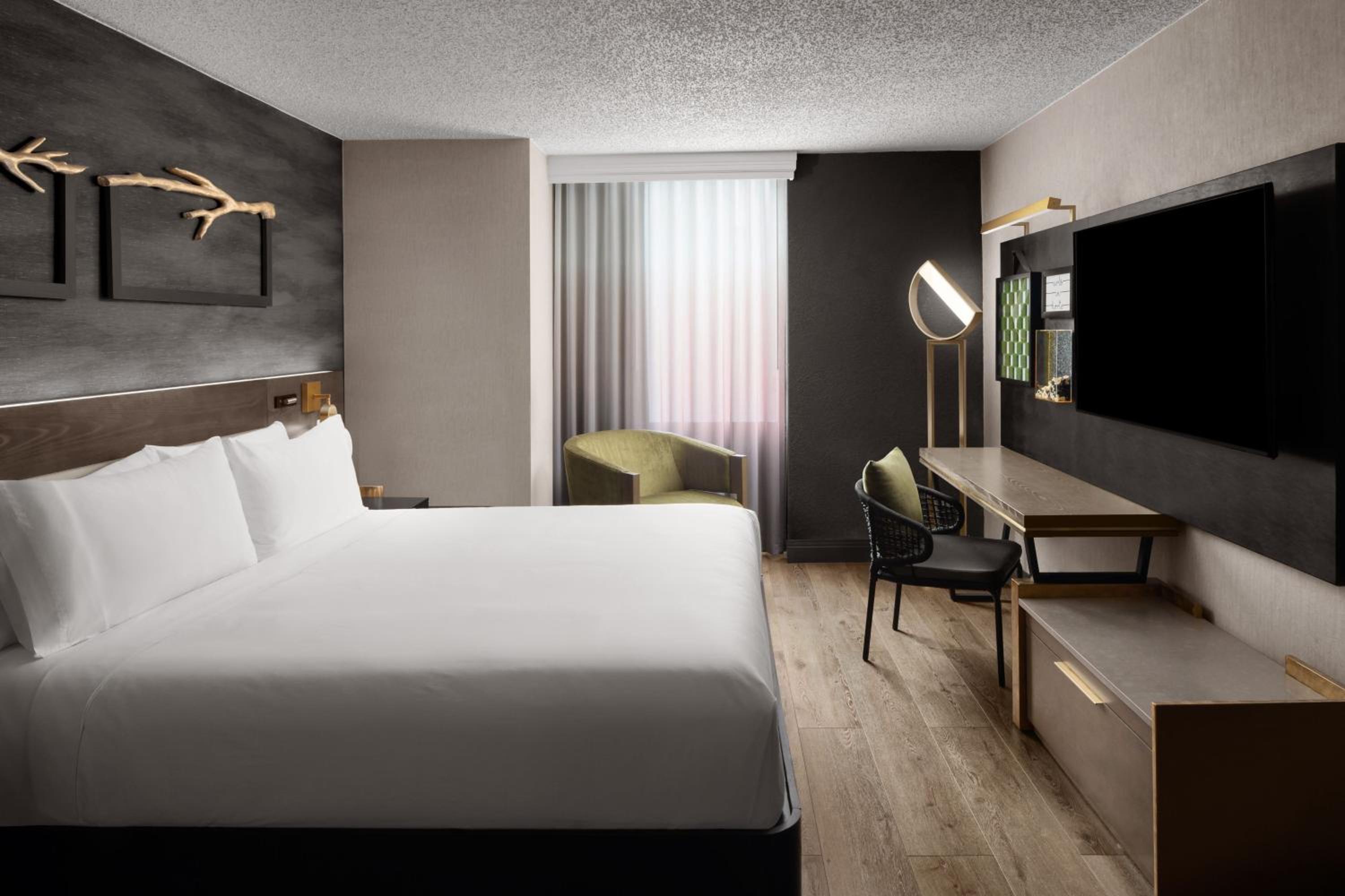 Renaissance Chicago North Shore Hotel - Property Image 3