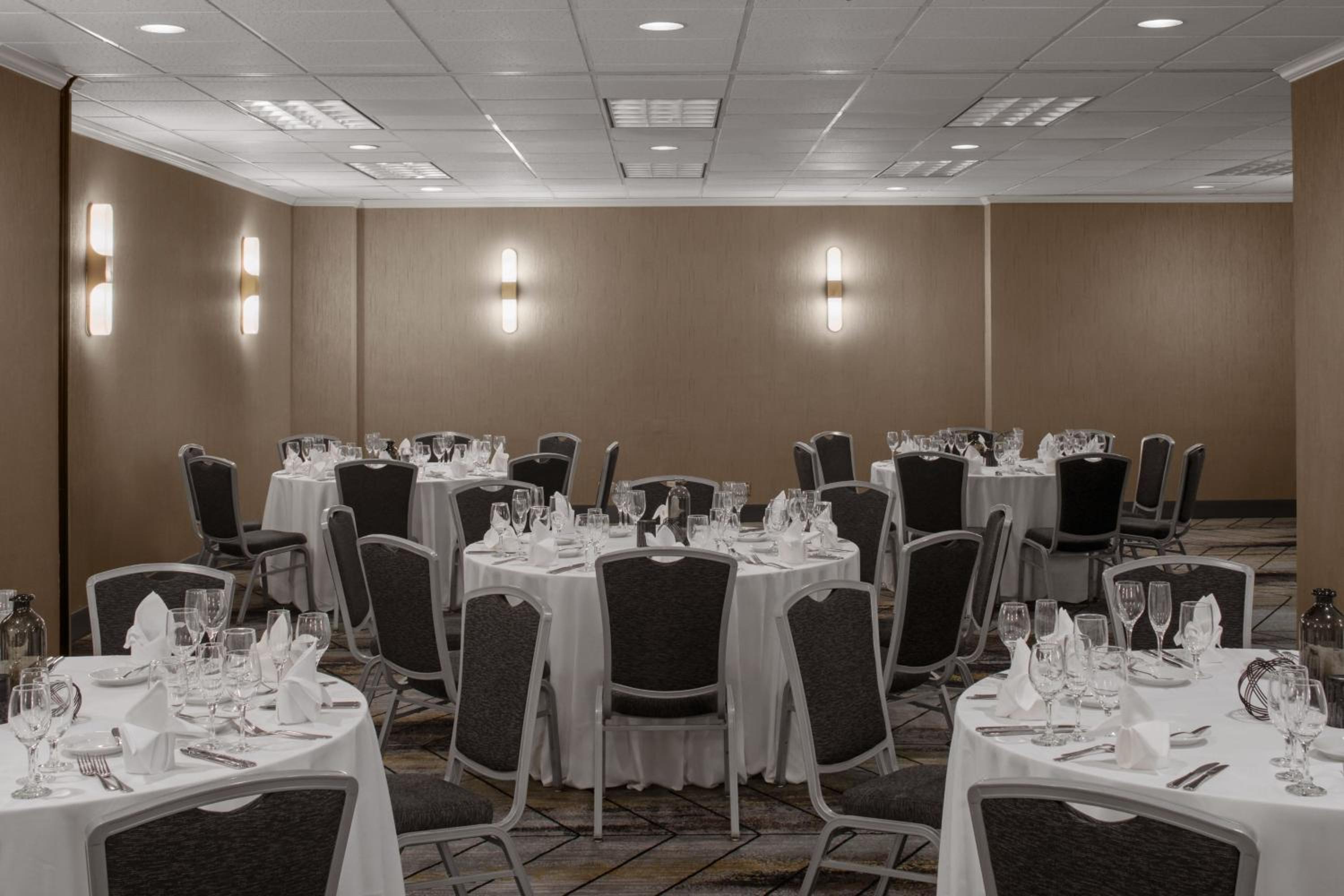 Renaissance Chicago North Shore Hotel - Property Image 64